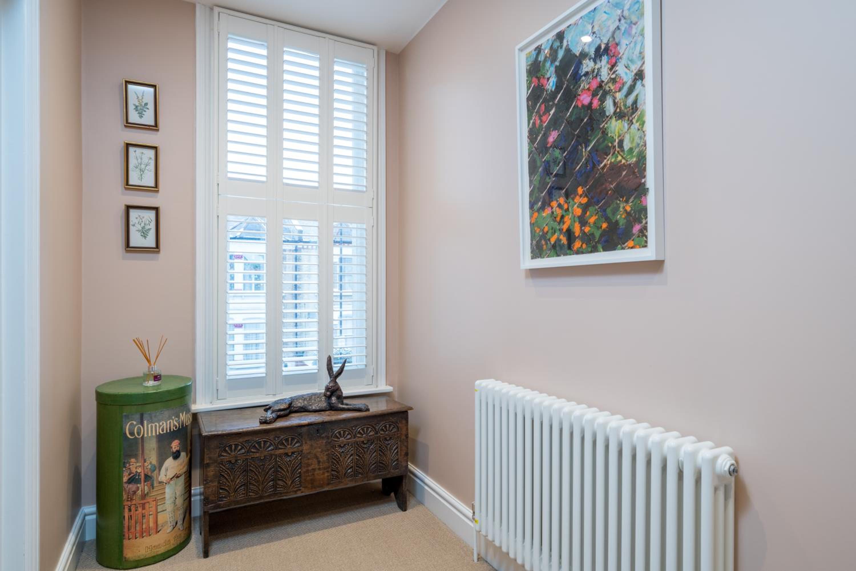 JOIVY Splendid 4 bed, 4 bath house with garden, Shepherds Bush