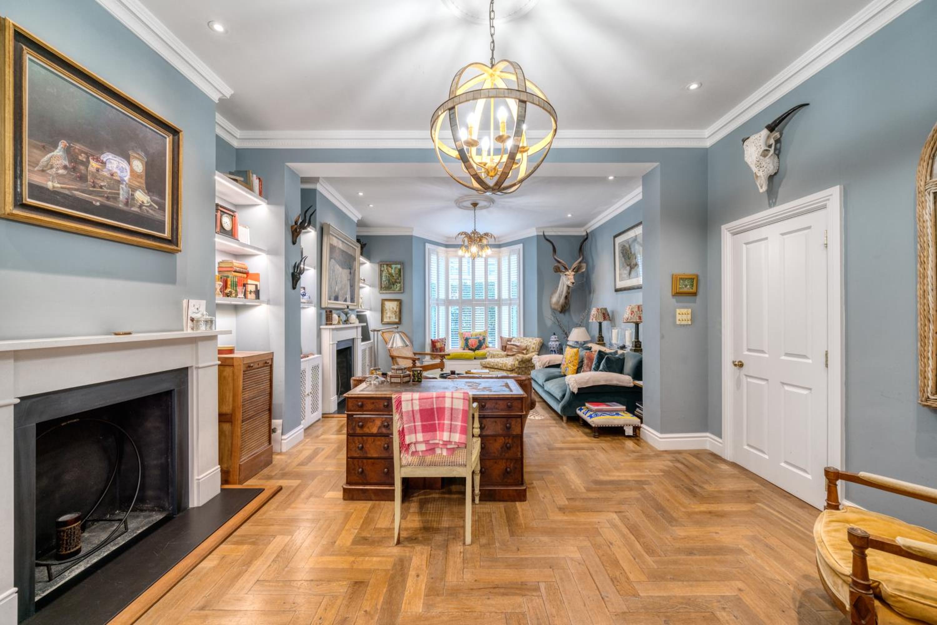 JOIVY Splendid 4 bed, 4 bath house with garden, Shepherds Bush