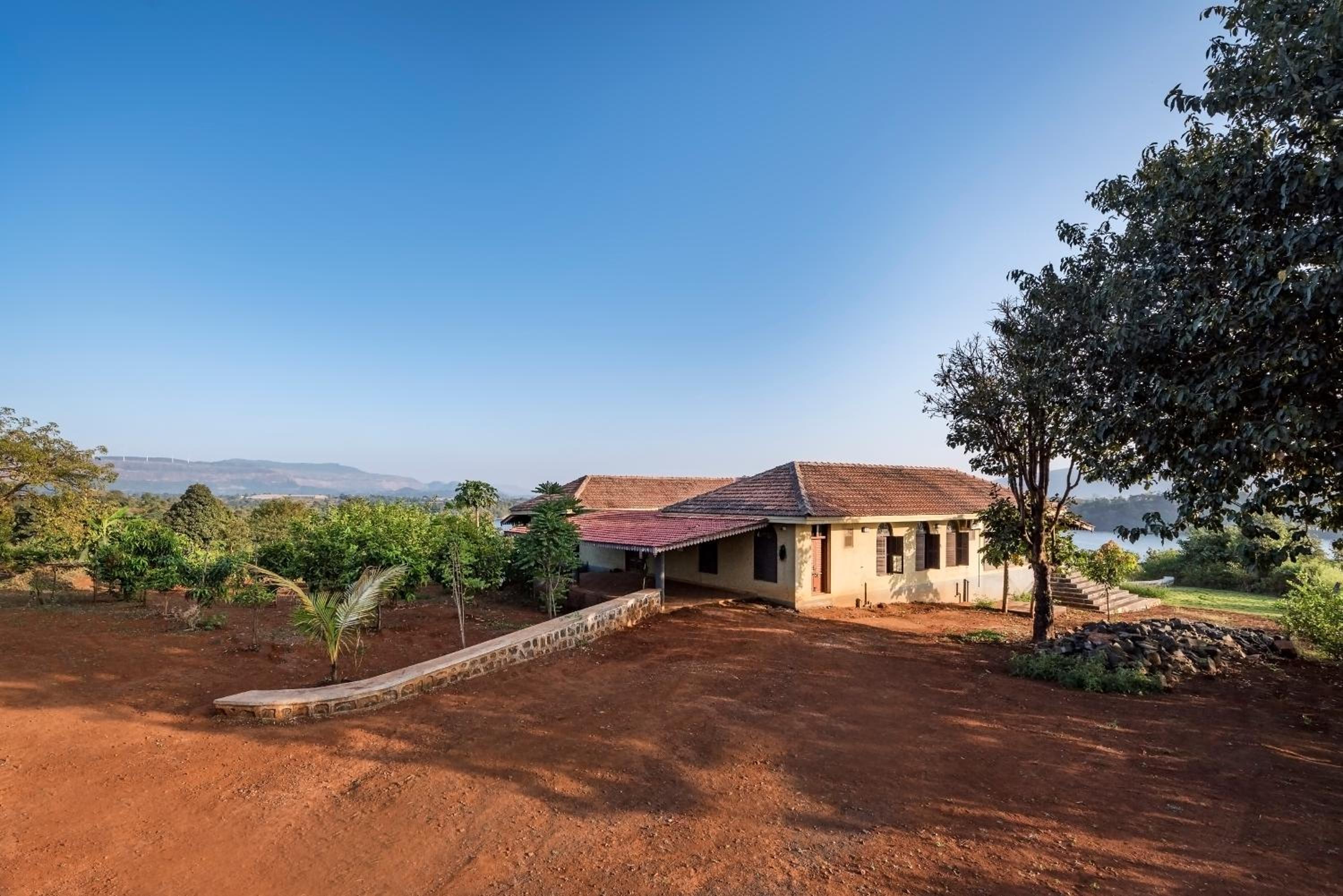 SaffronStays Anantham - 3BR Pet-Friendly Kerala-Style Lakefront Villa with Verandah & Views