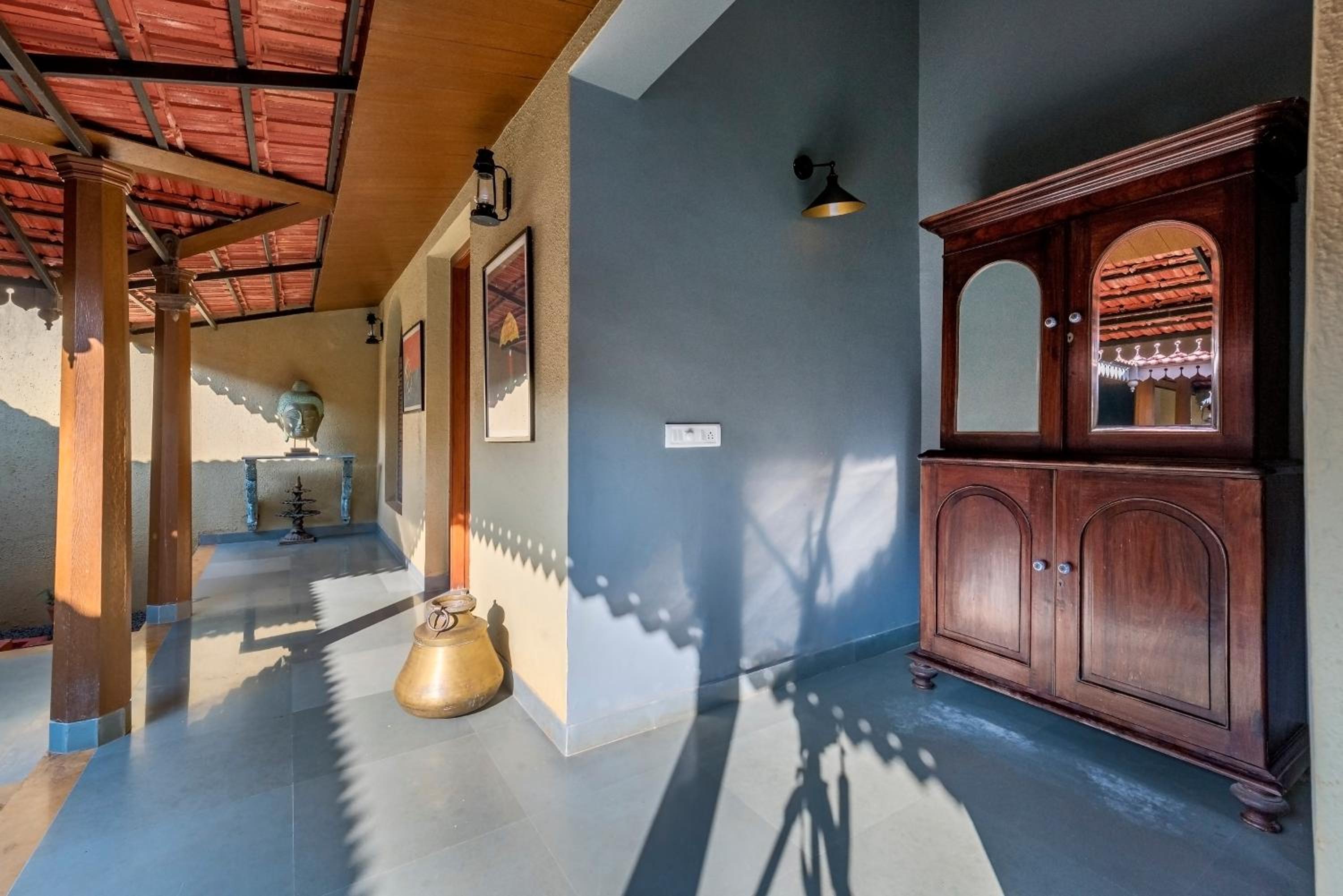 SaffronStays Anantham - 3BR Pet-Friendly Kerala-Style Lakefront Villa with Verandah & Views