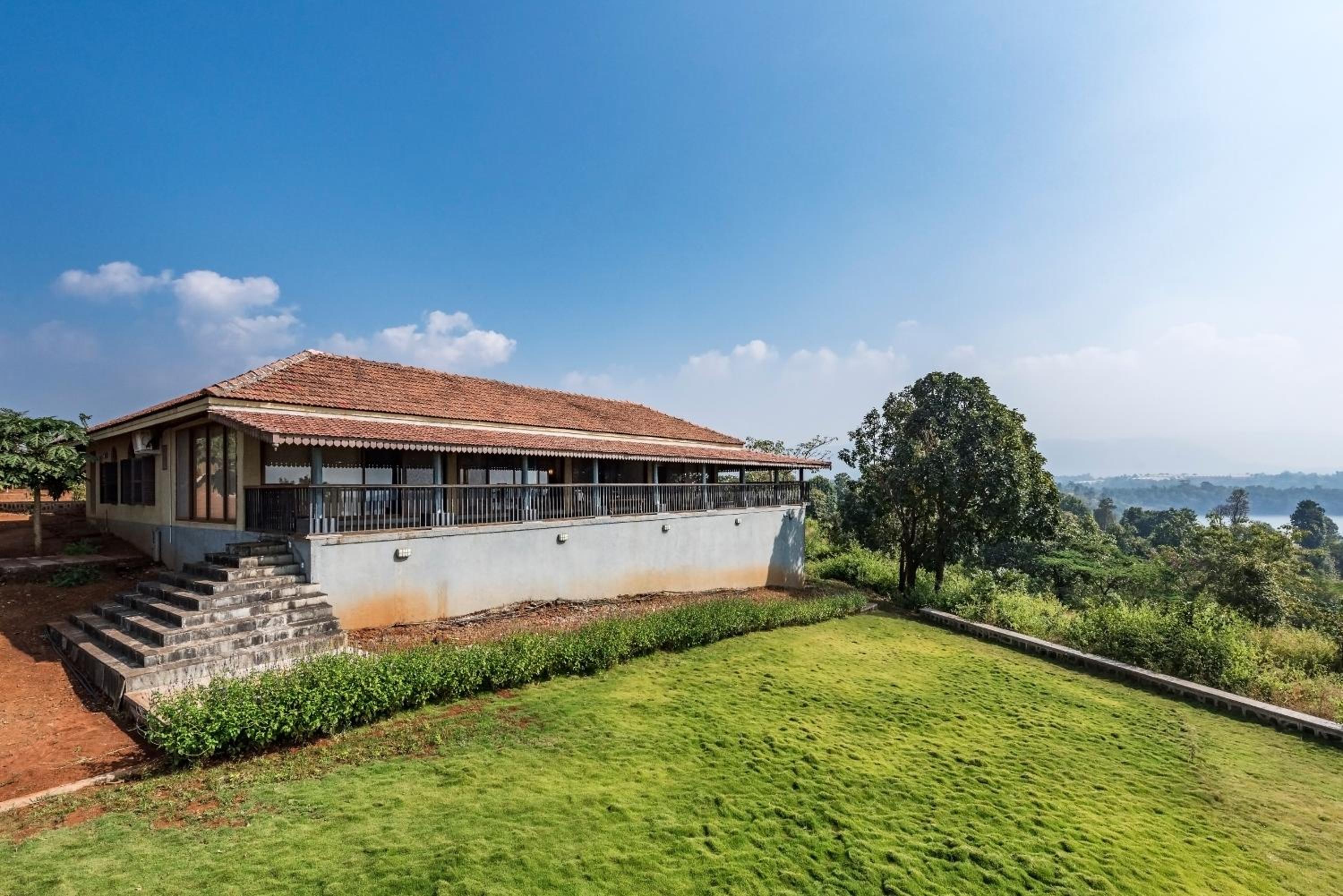SaffronStays Anantham - 3BR Pet-Friendly Kerala-Style Lakefront Villa with Verandah & Views