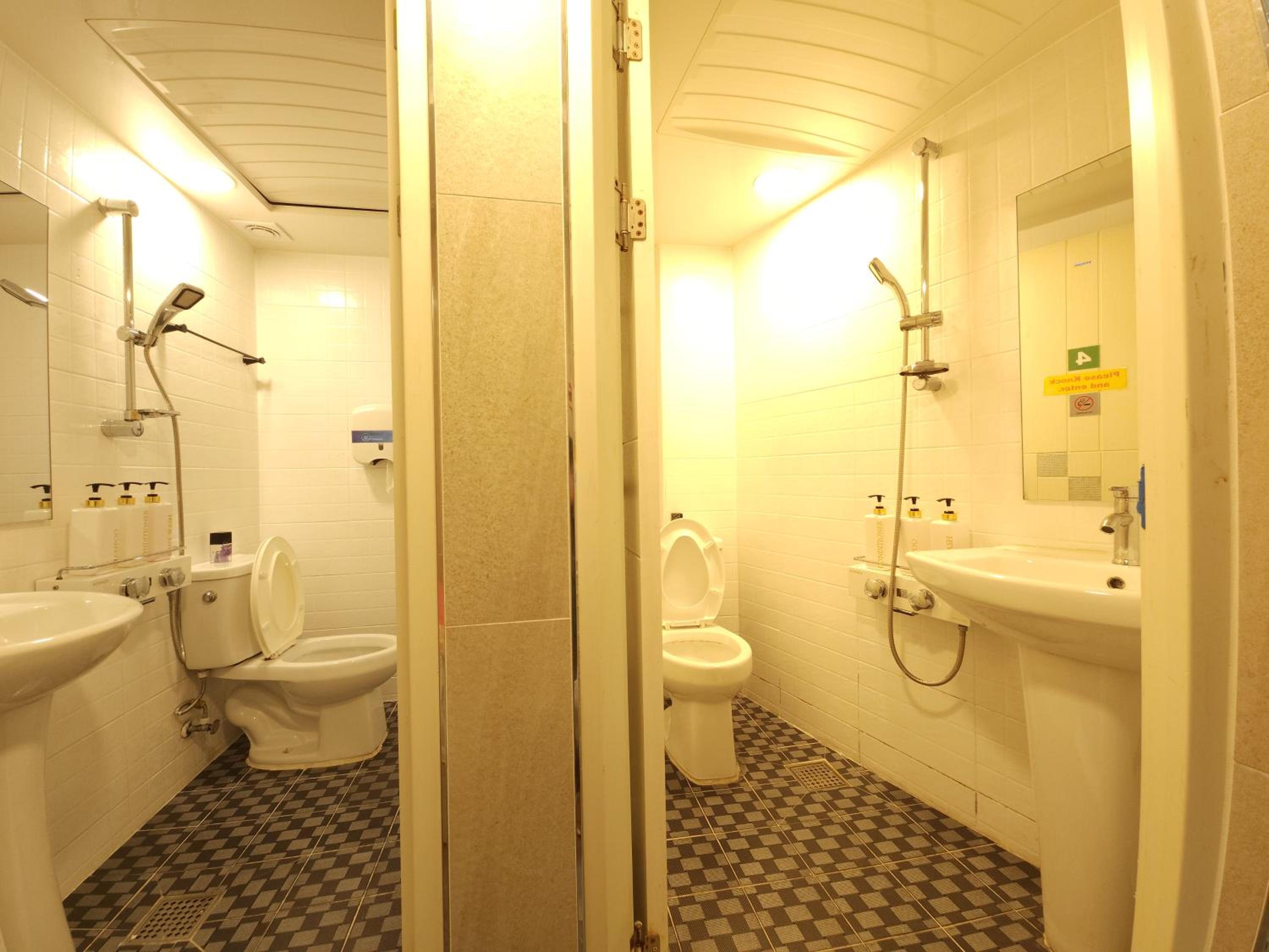 OYO Hostel Myeongdong 5