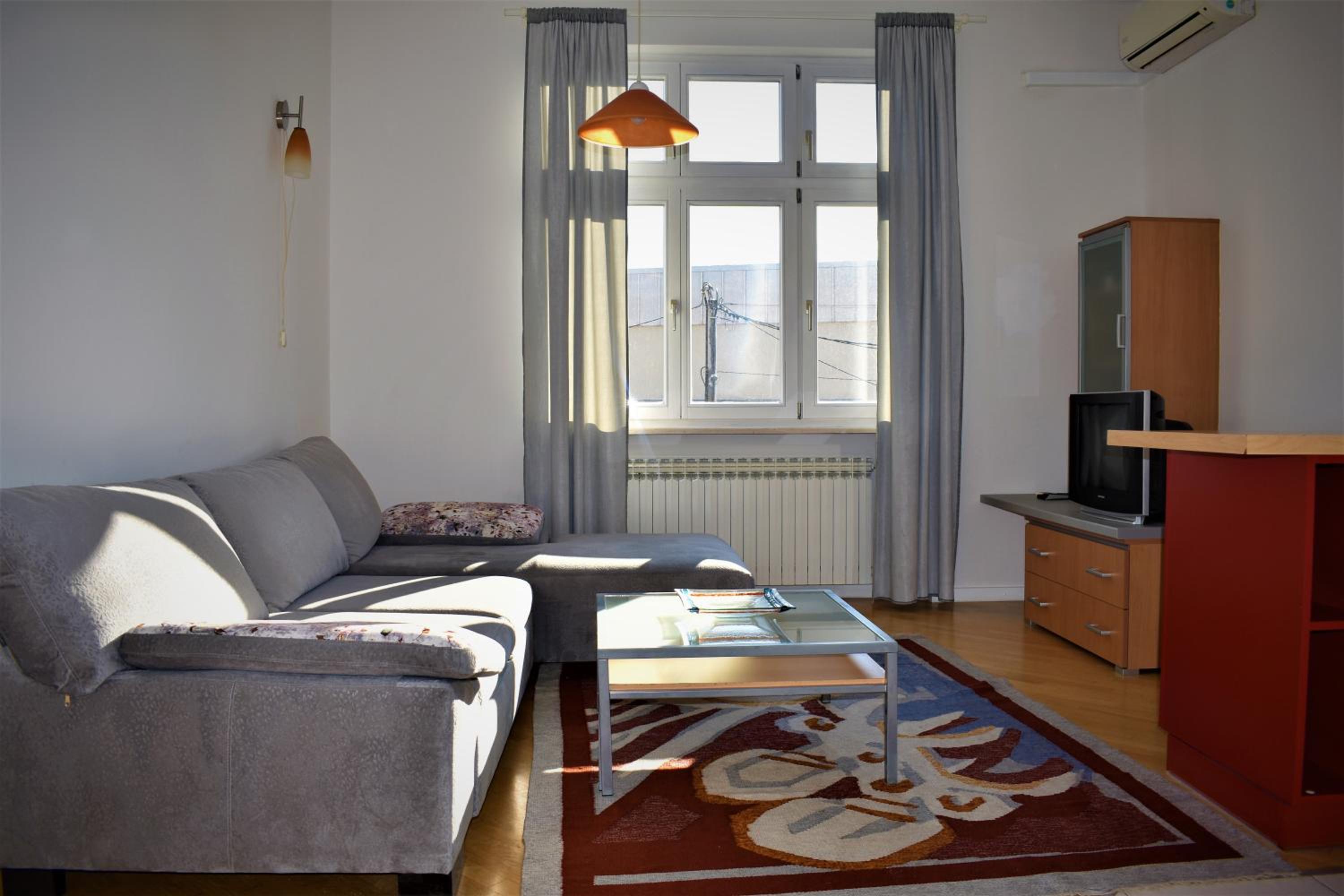 Apartment Mejtas with free parking