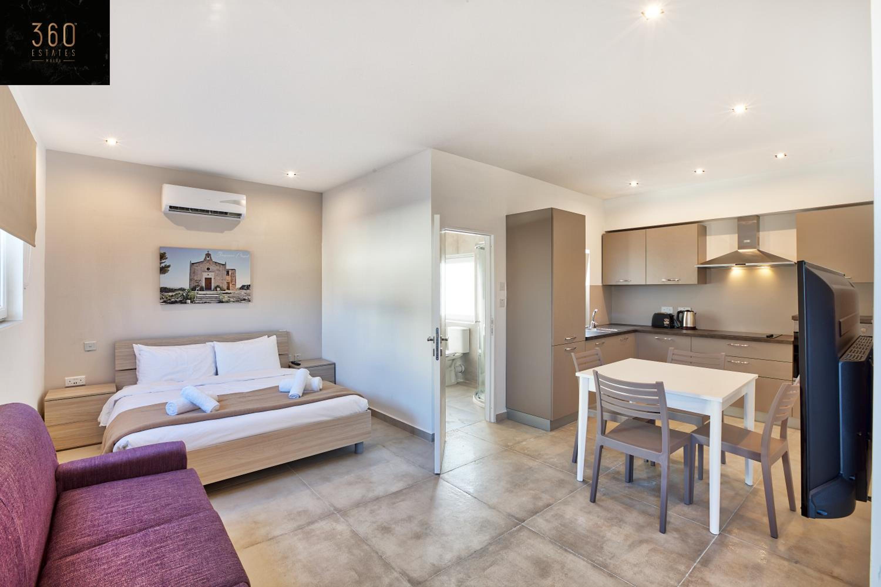 Studio Penthouse, close to clubs/Schools w/WIFI — St Julian's