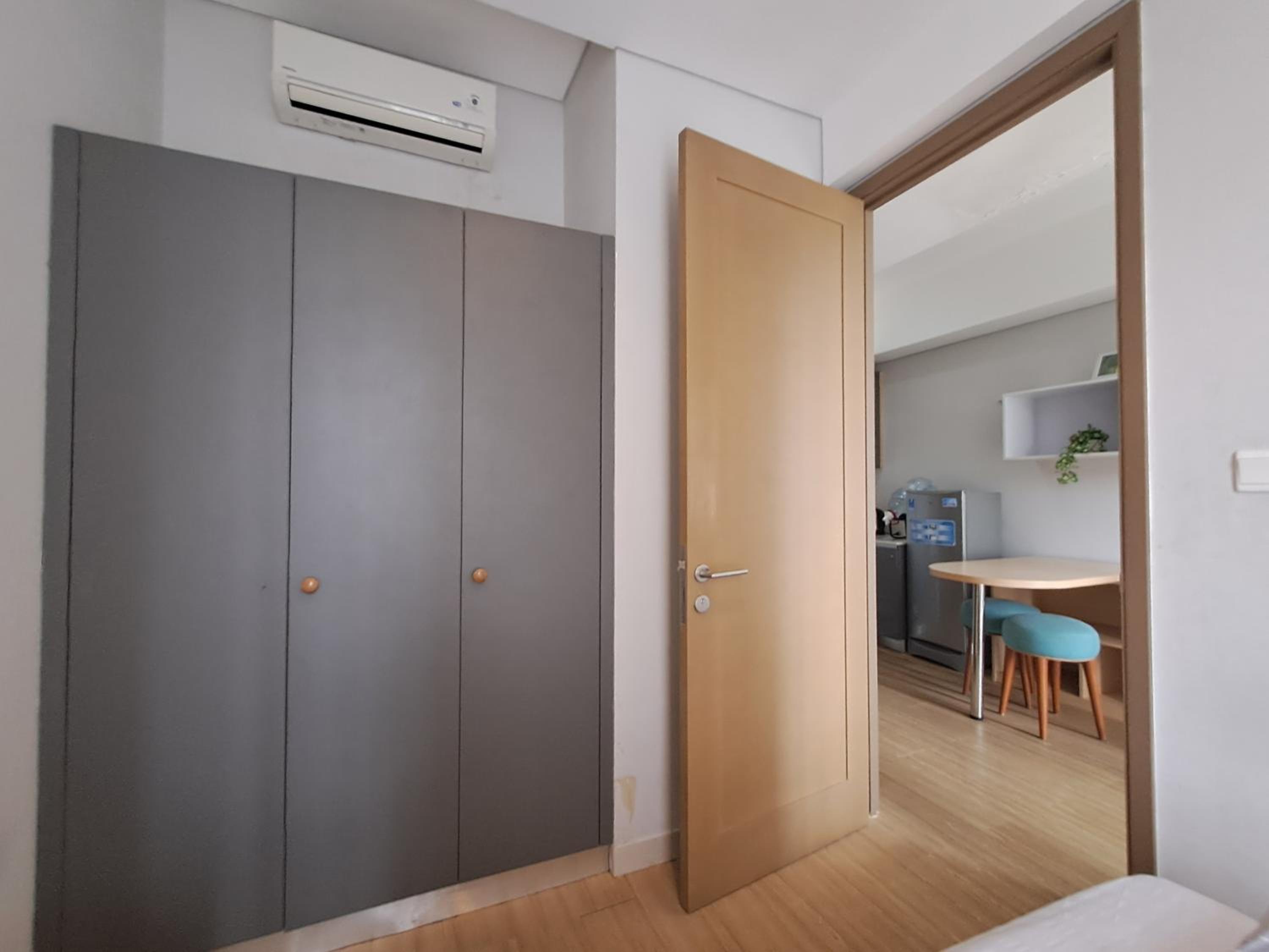 1 BR Apartment Near Shopping Malls view 3