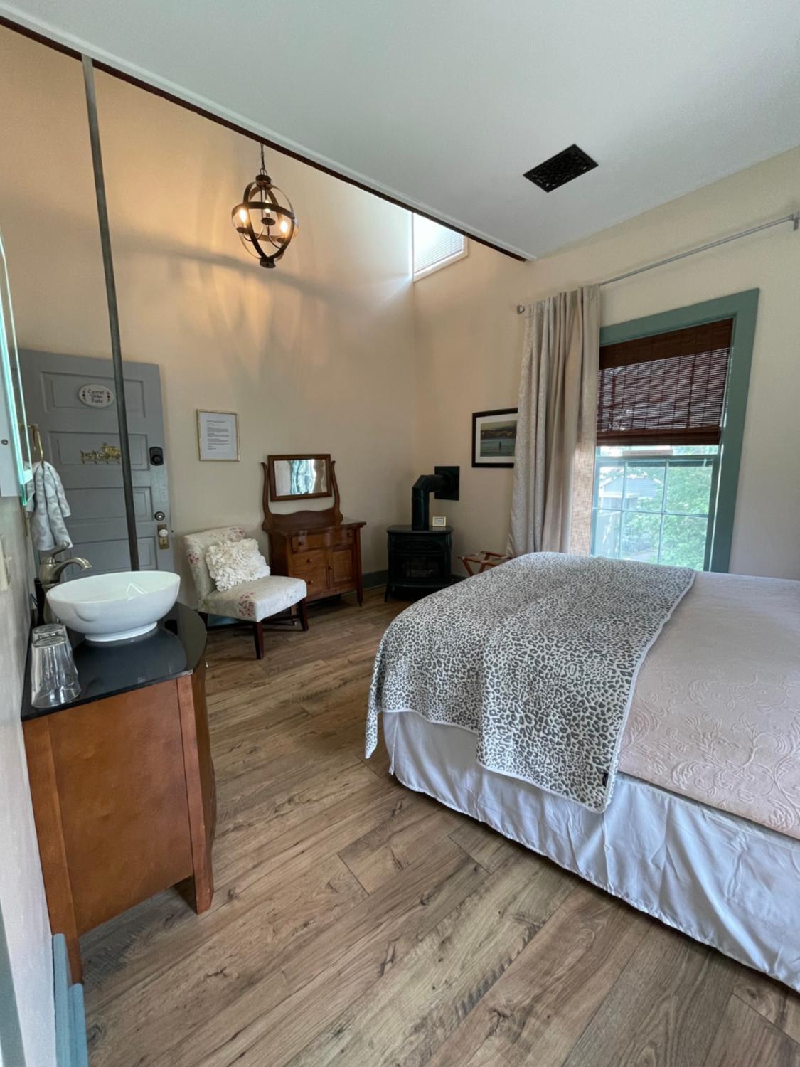 Carriage House Bed & Breakfast, photo 3
