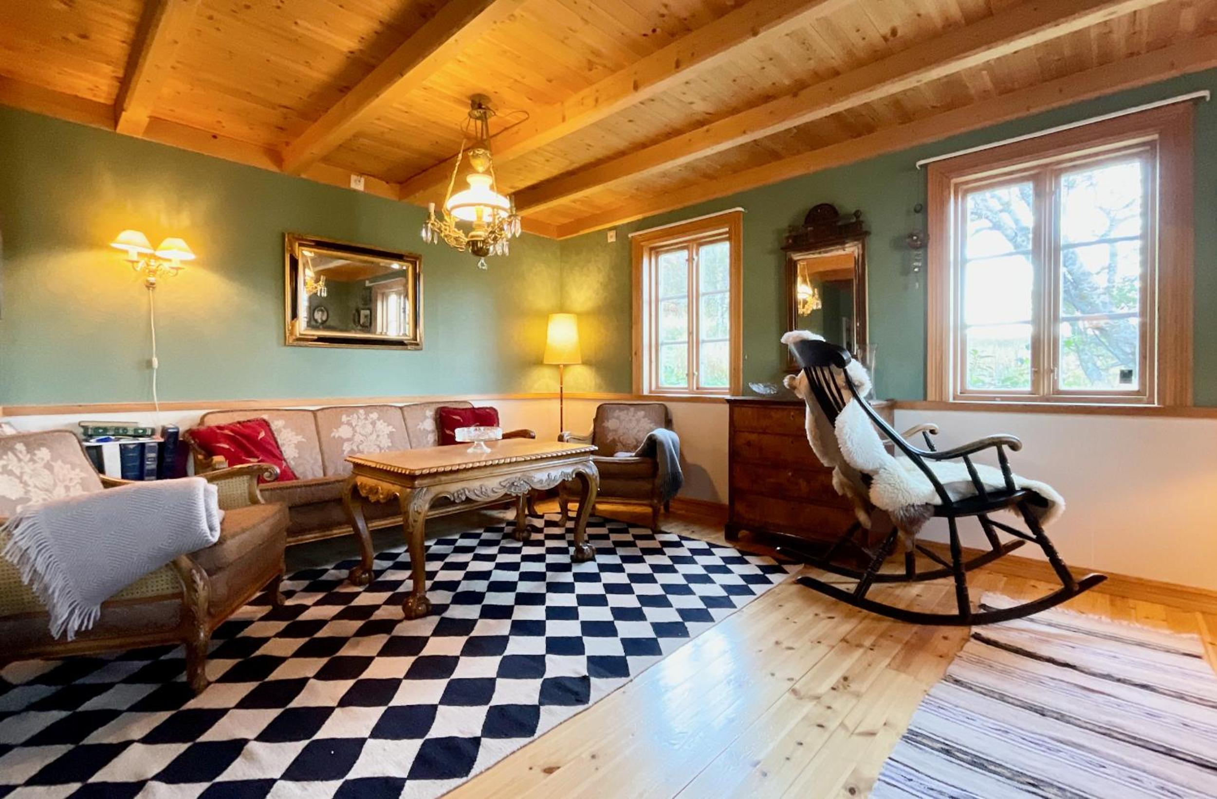 Cabin with charm in Lofoten view 3