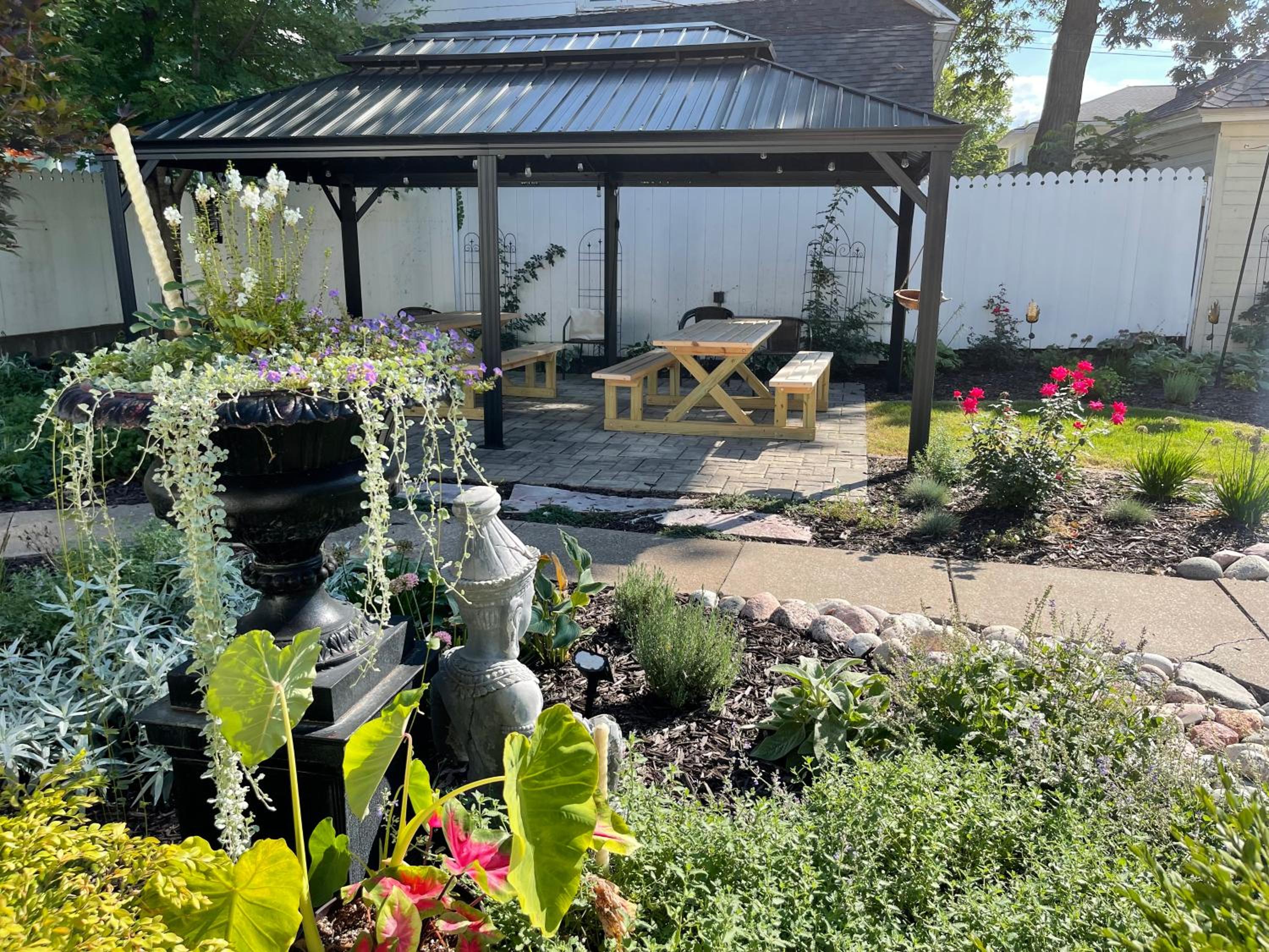 Carriage House Bed & Breakfast, photo 14