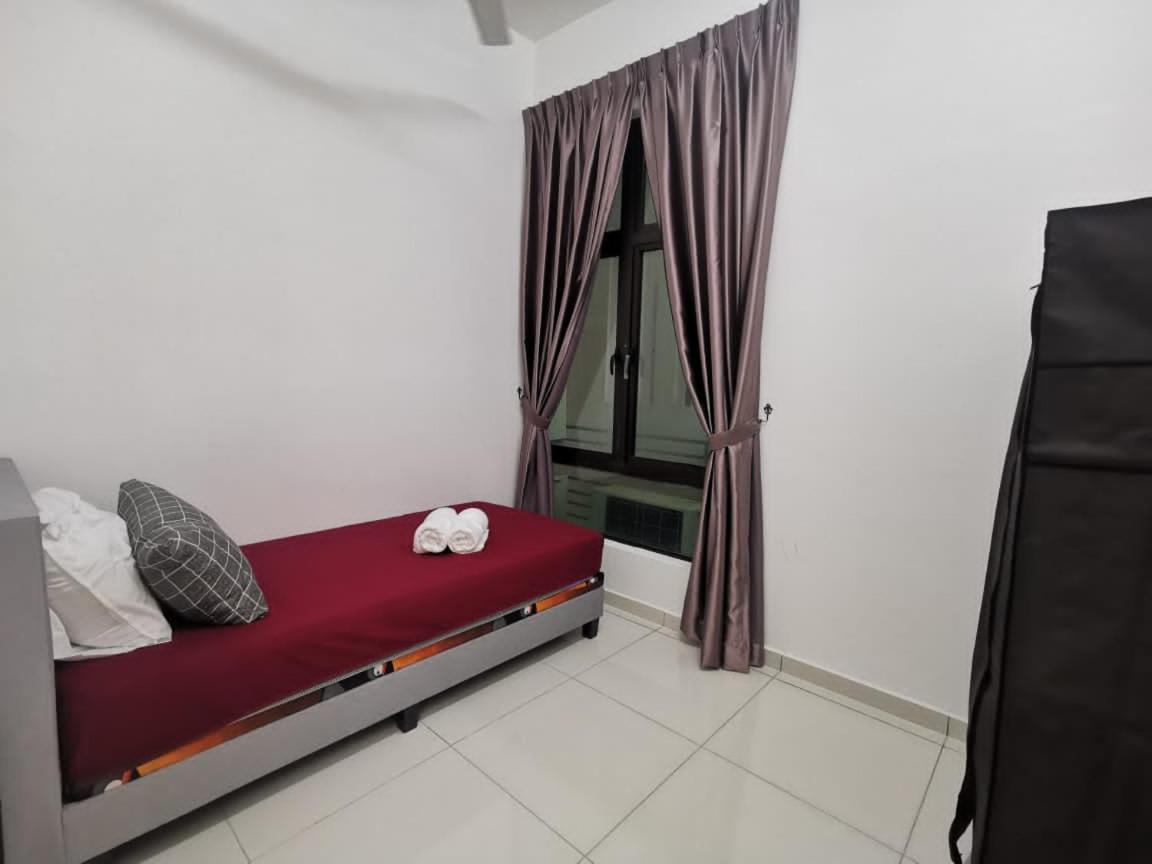 5 mins to MidValley Netflix 3Bedroom