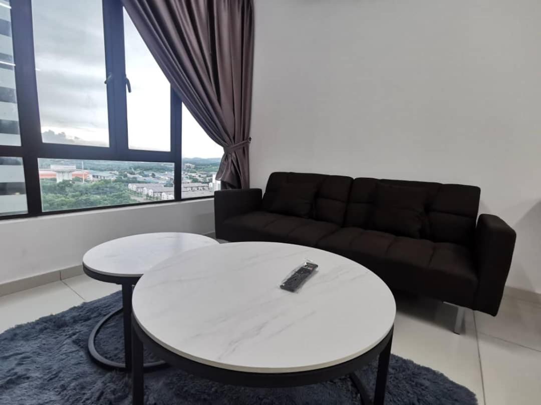 5 mins to MidValley Netflix 3Bedroom