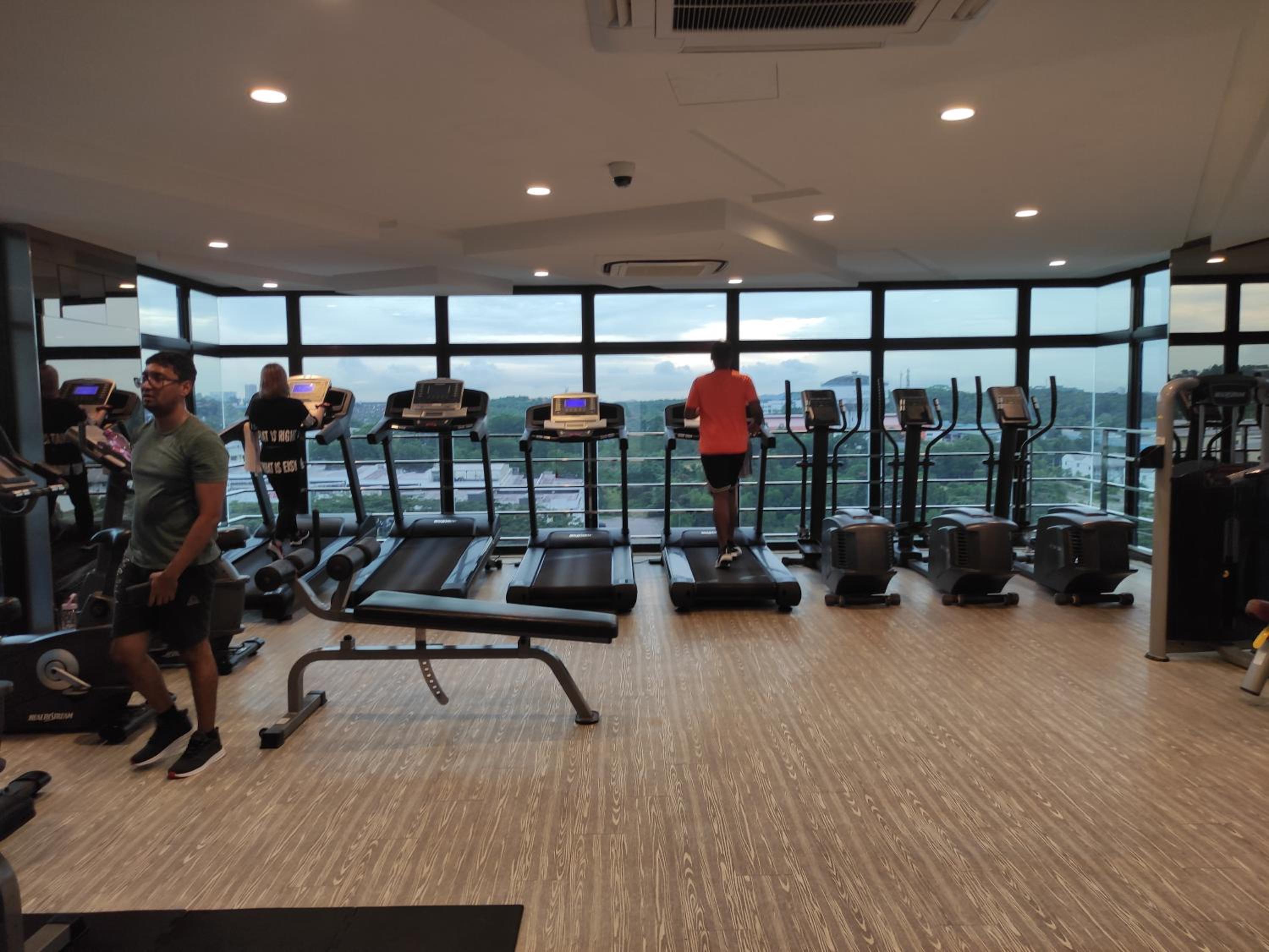 5 mins to MidValley Netflix 3Bedroom