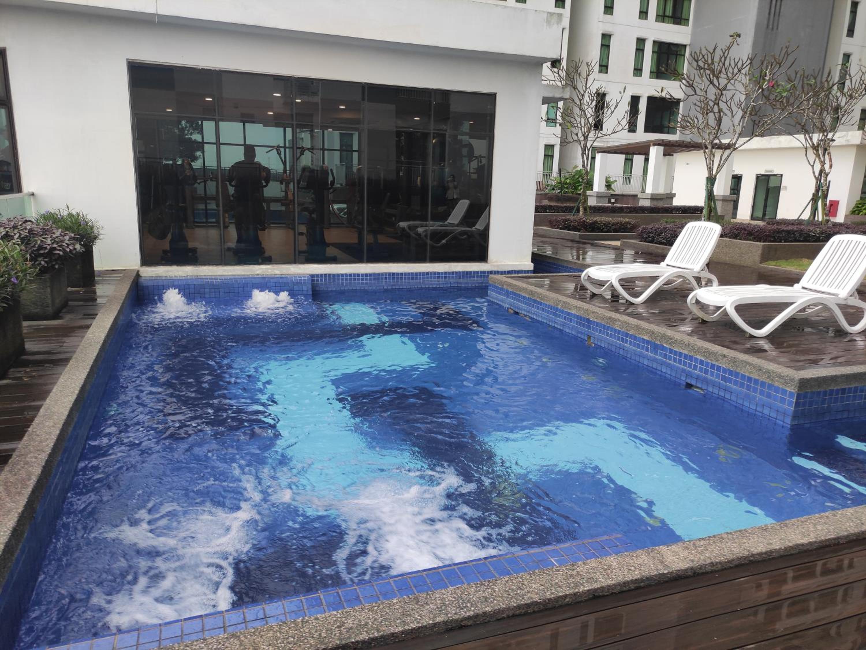 5 mins to MidValley Netflix 3Bedroom