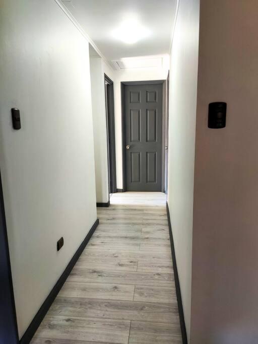Moderna Cabaña con tinaja caliente