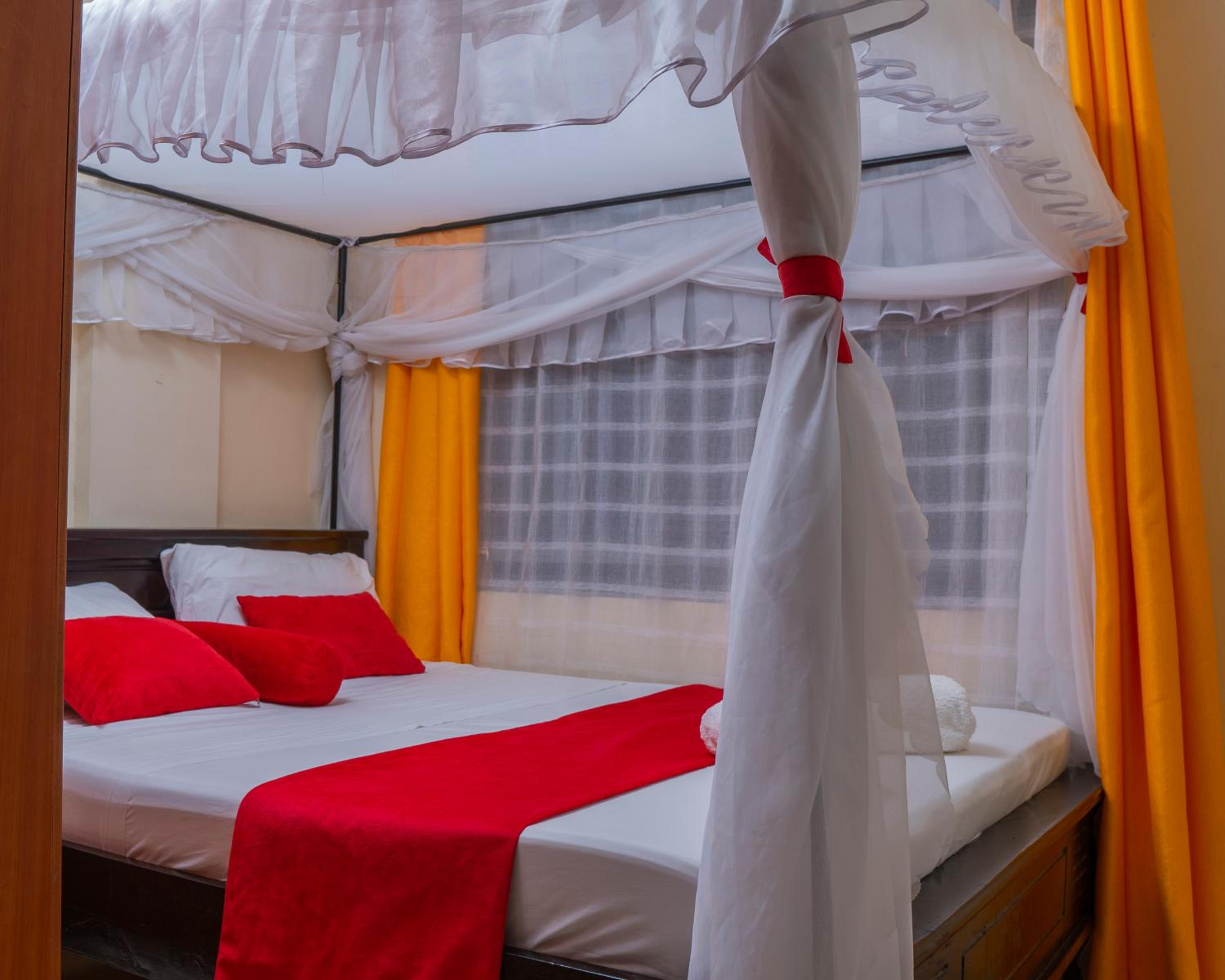 Cassabella Apartment, Opposite Metropark Hotel view 4