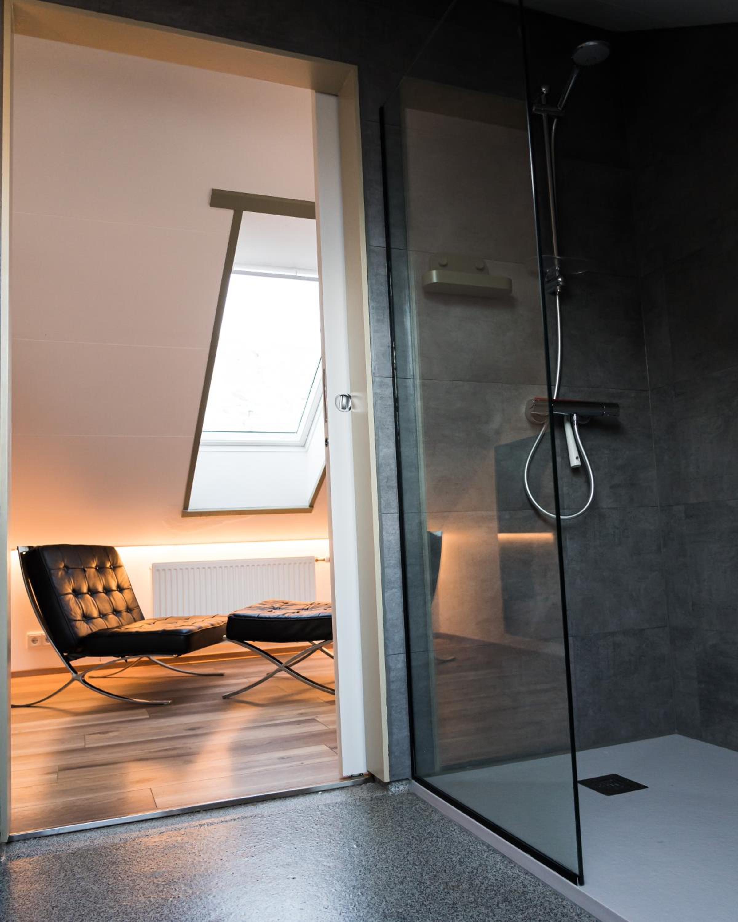 Central Penthouse Loft - Ocean view & 6 skylight