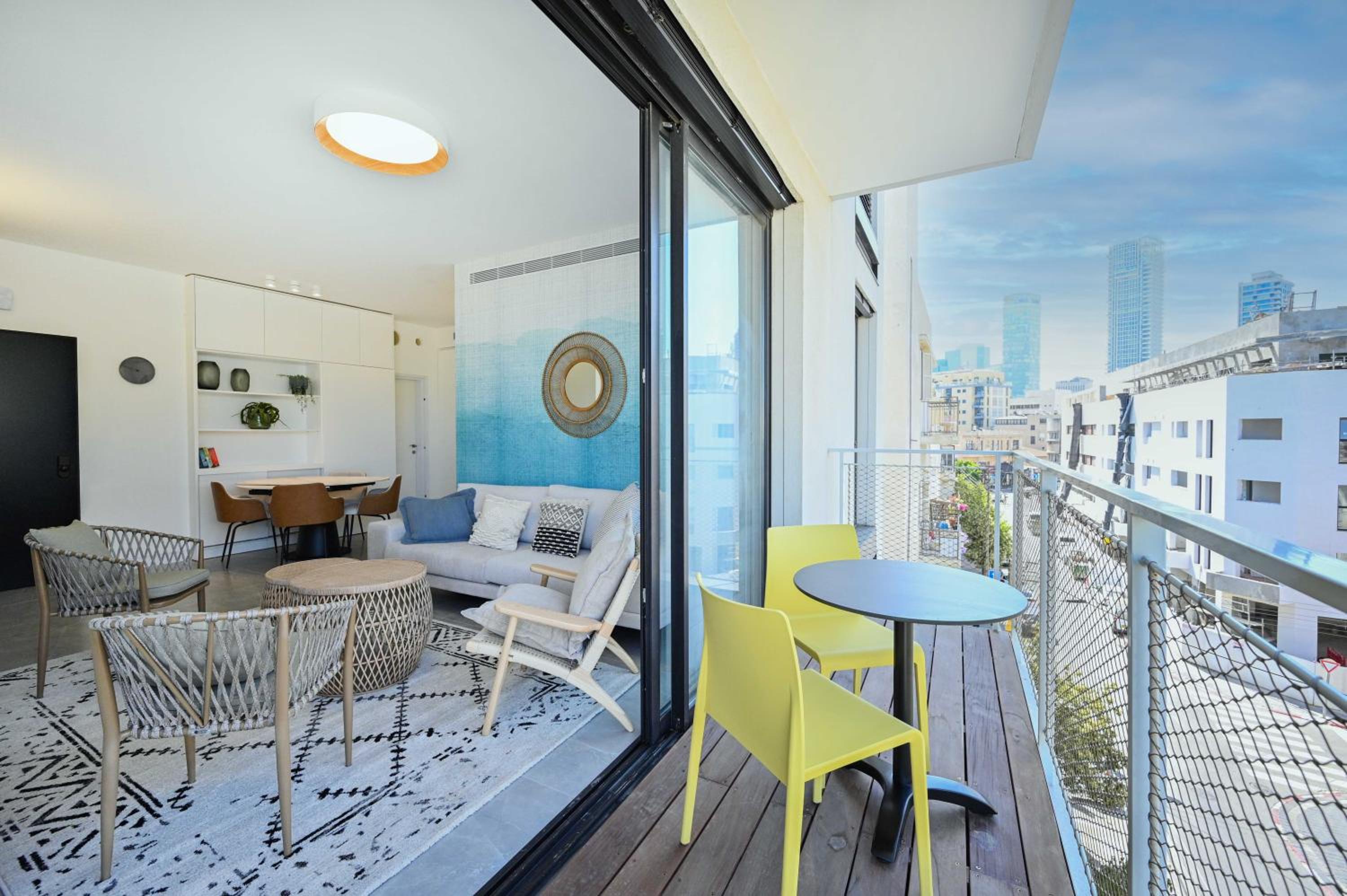 Stylish Oasis 2BR near the beach by HolyGuest view 4