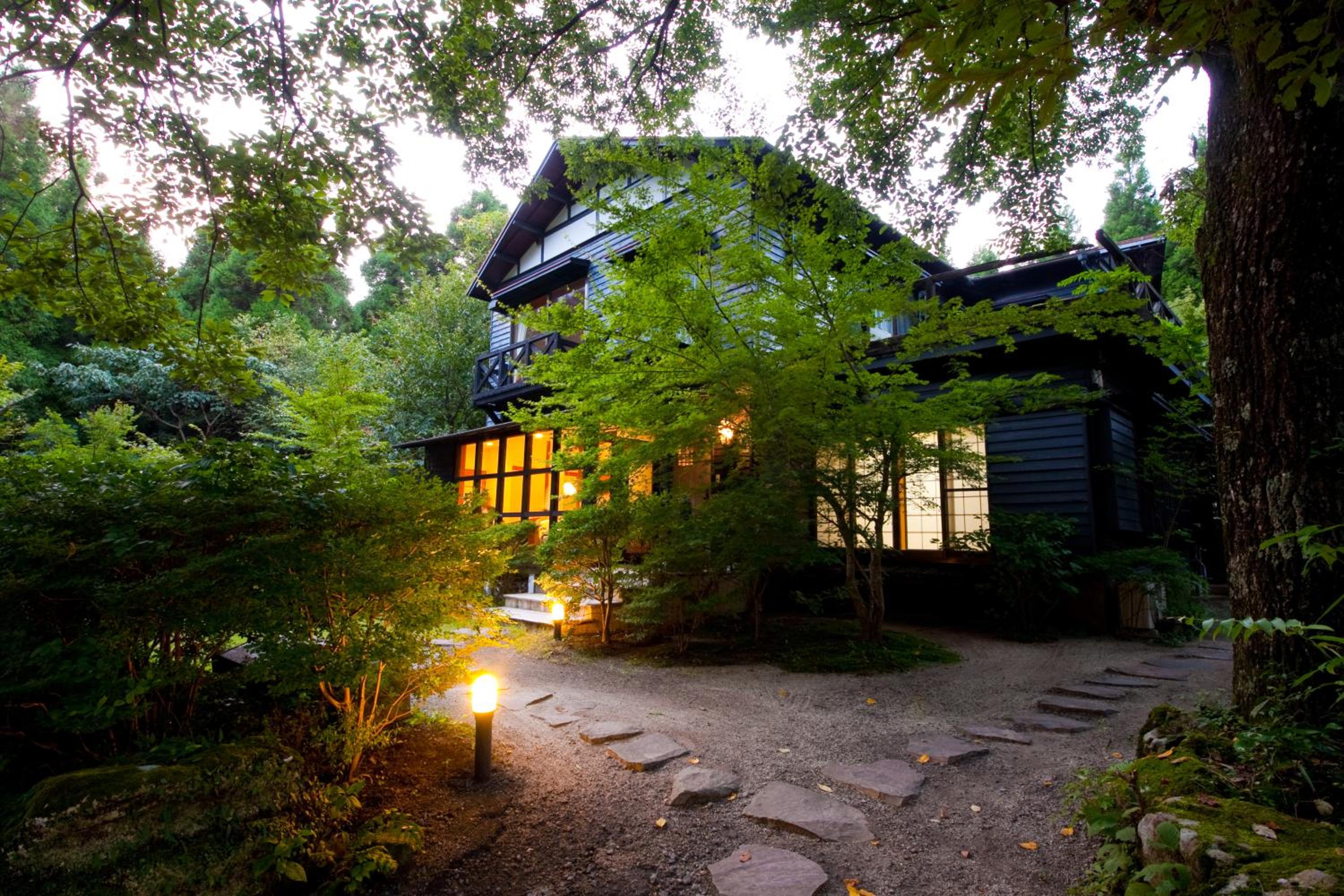 Forest Inn Born