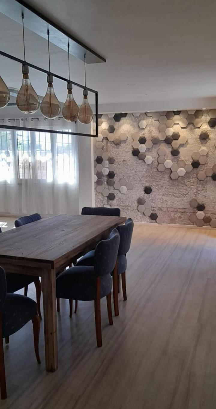 Departamento céntrico en San Martín, amplio, con aire acondicionado y cochera privada