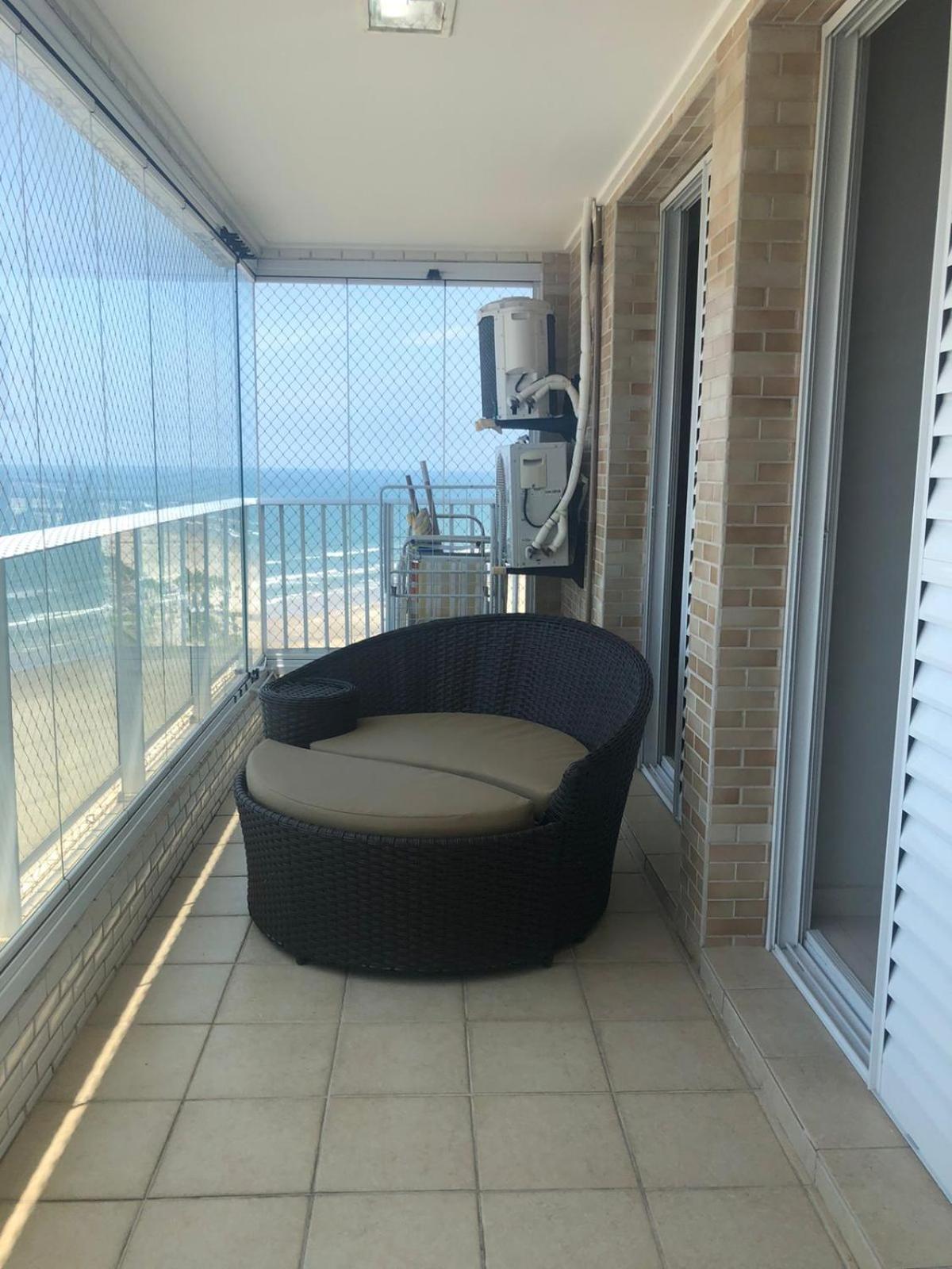 Lindo Apto Pé na areia Frente para Mar
