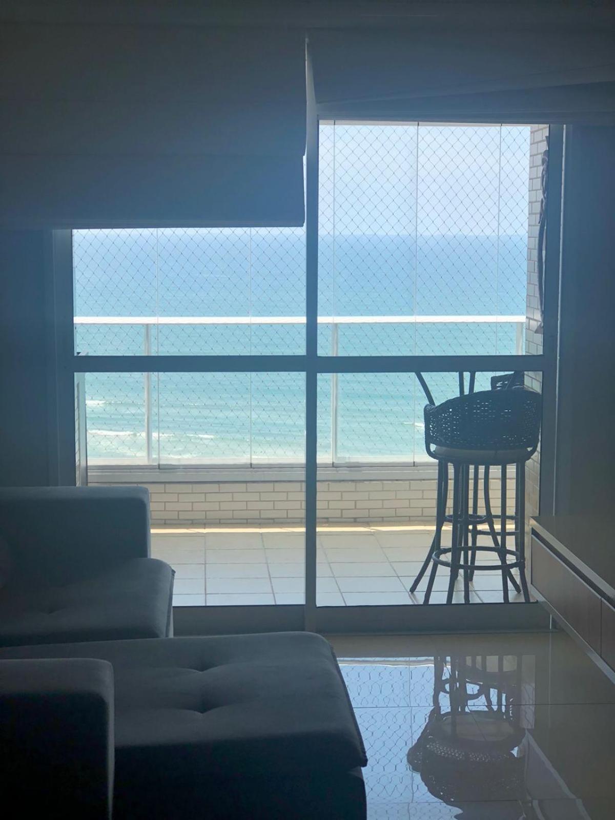 Lindo Apto Pé na areia Frente para Mar