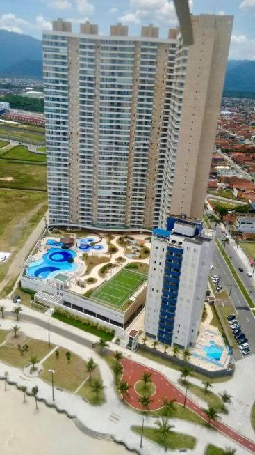 Lindo Apto Pé na areia Frente para Mar