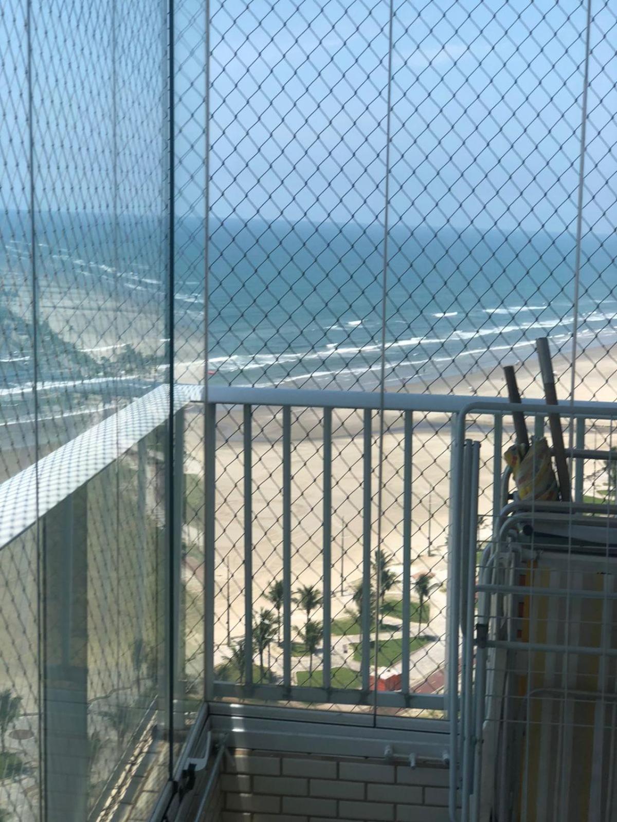 Lindo Apto Pé na areia Frente para Mar