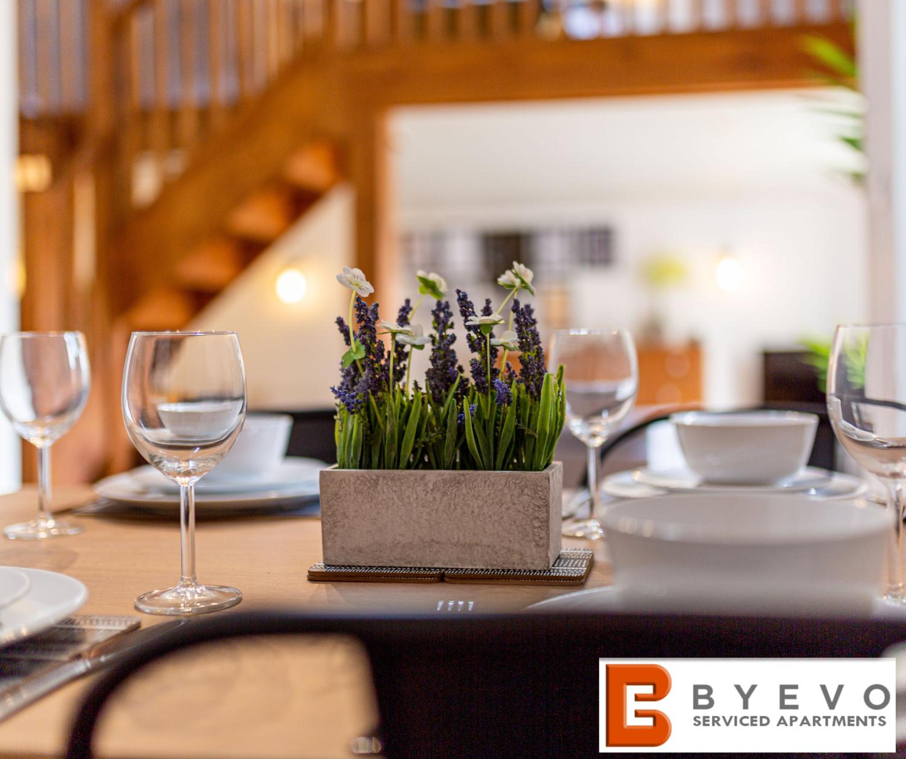 ByEvo Oswestry Barn - Quirky romantic retreat or Cosy contractor base