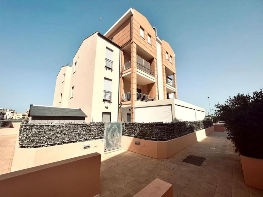 luxurious-Fully equipped & renovated-2Room Suite-Elevator-Quite area-Secure Parking