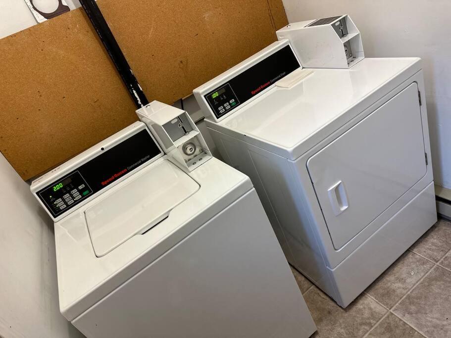 Lovely 2 bedroom condo, 2 minute walk fr downtown