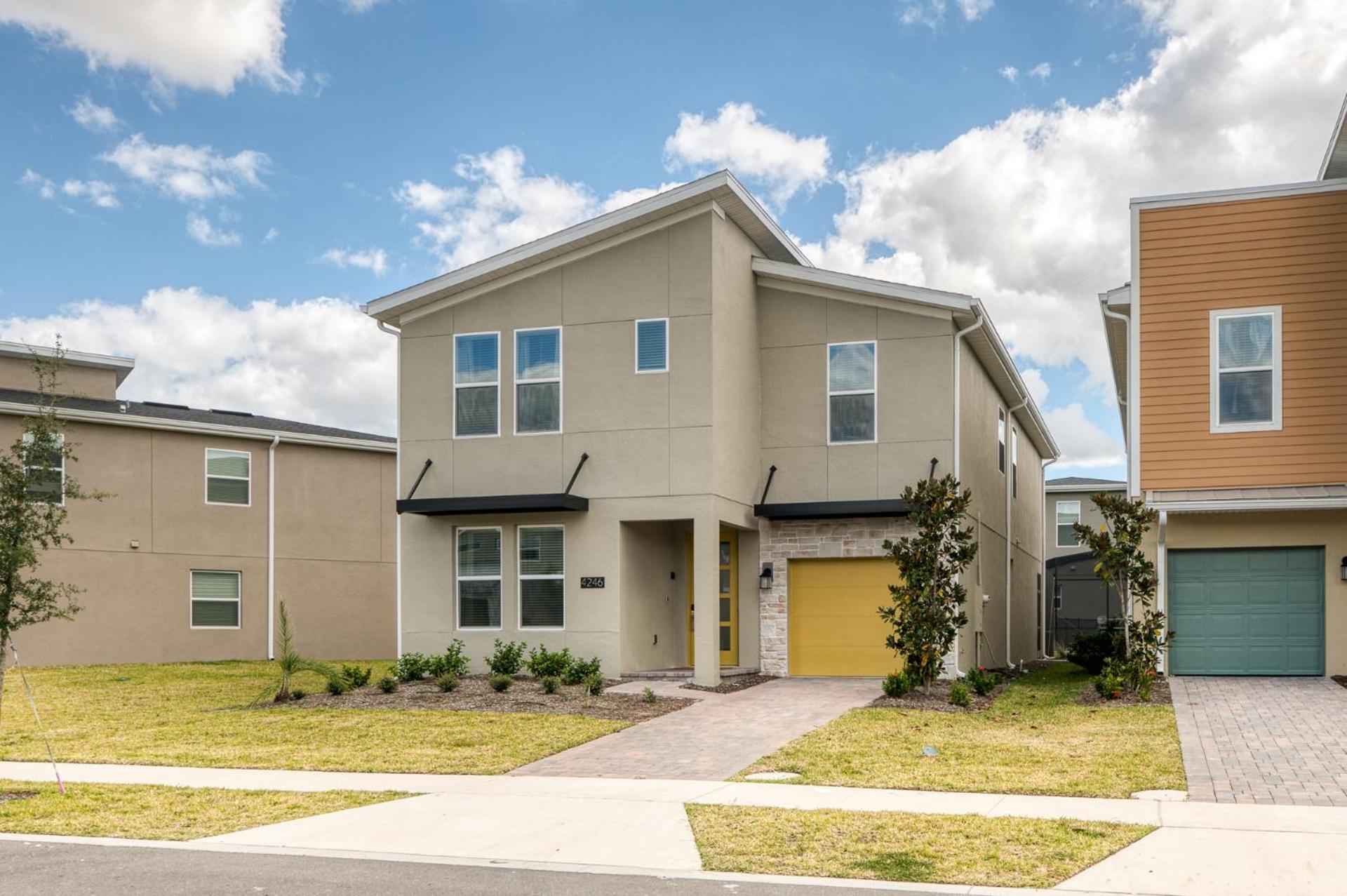 Luxury home, private pool, themed bedrooms, prime location