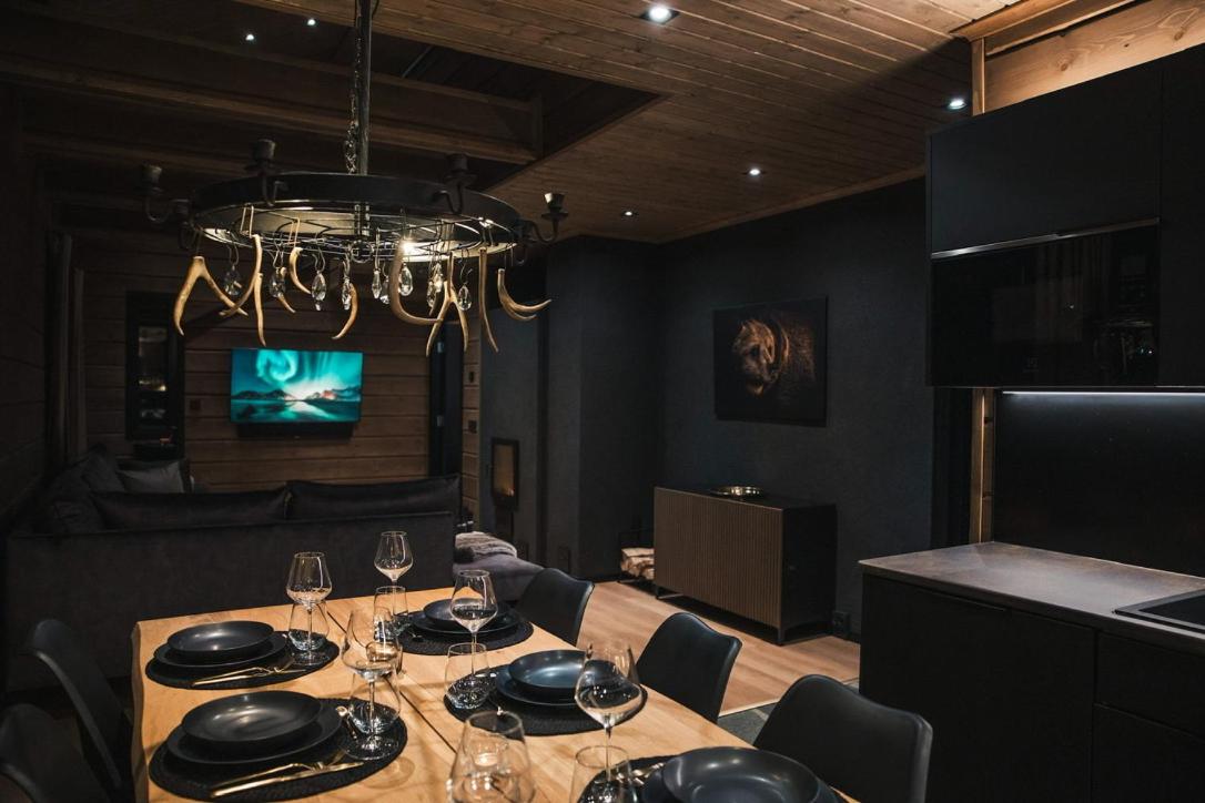 Le-Villa Black
