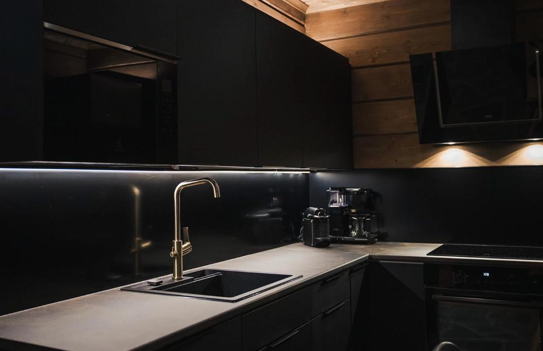 Le-Villa Black