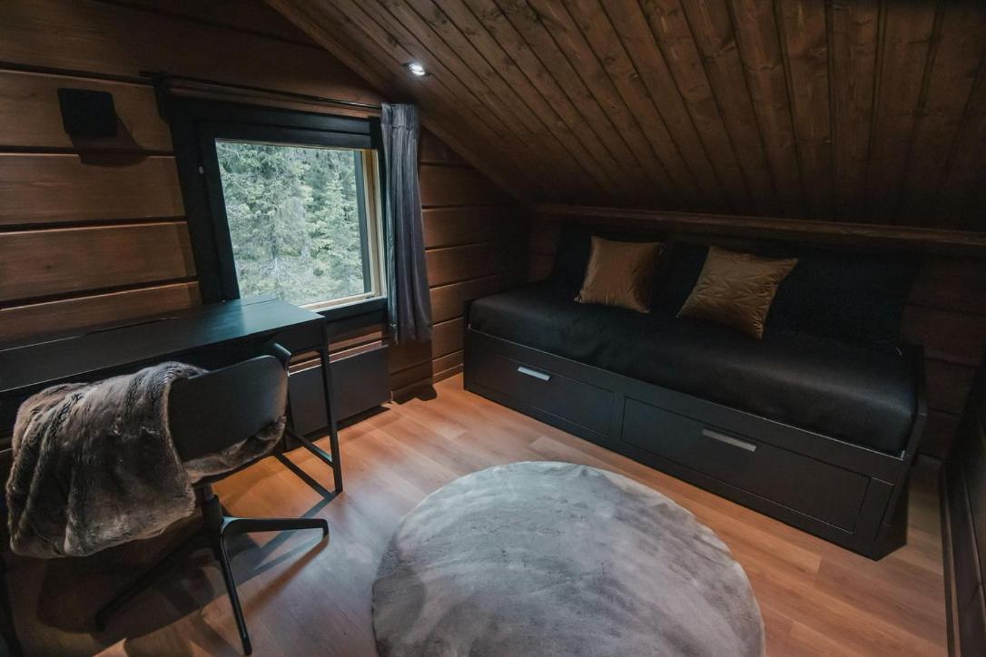 Le-Villa Black
