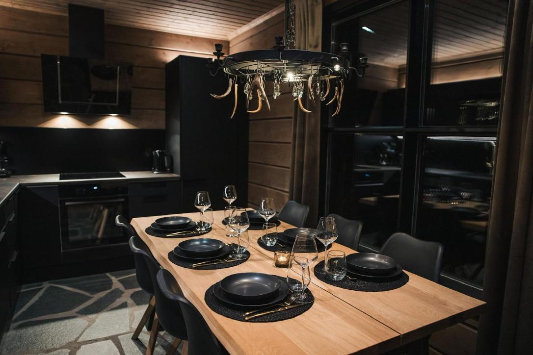 Le-Villa Black