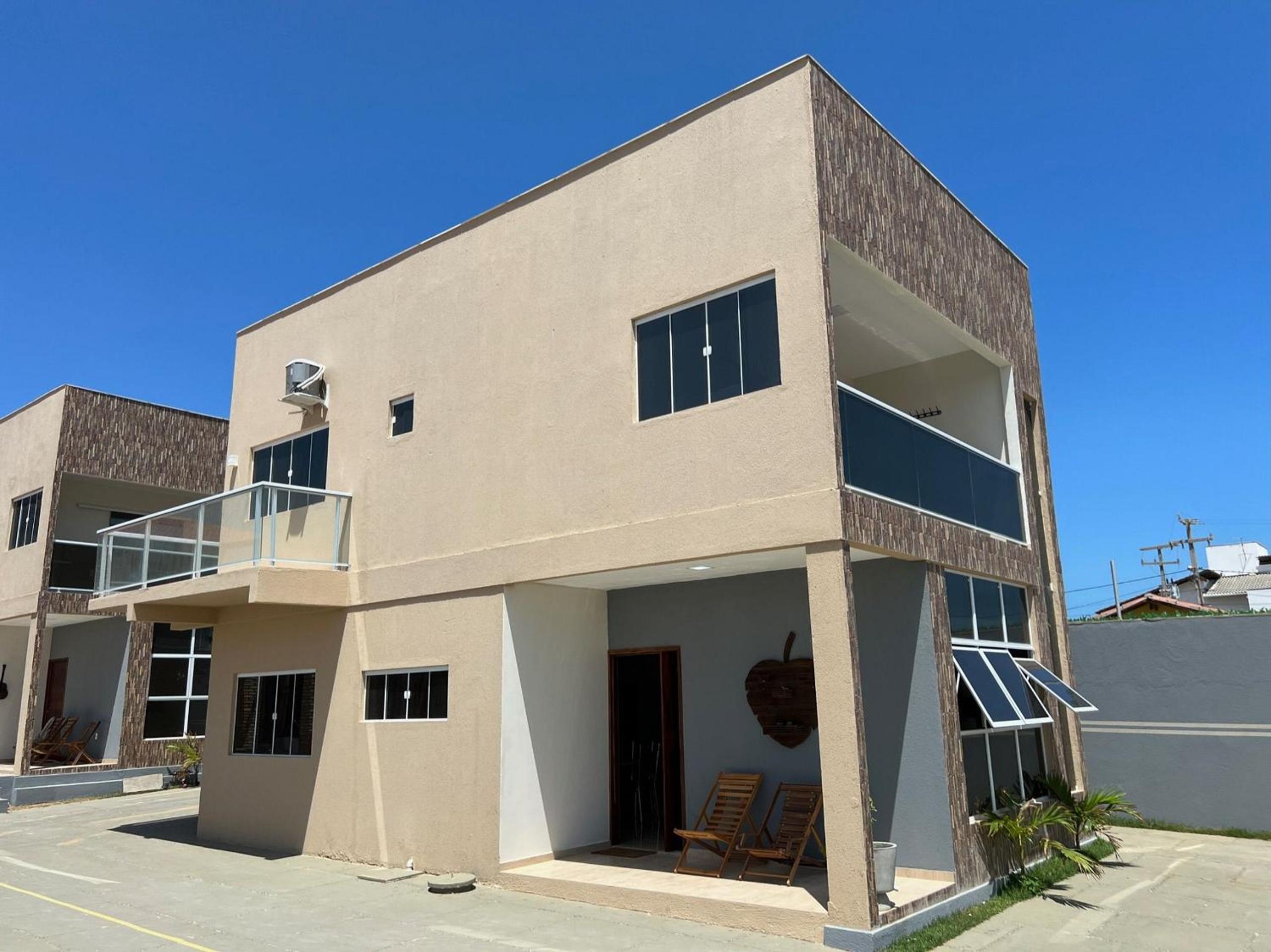 Apartamento na Praia de Atalaia ampla com área de lazer ideal para famílias grandes