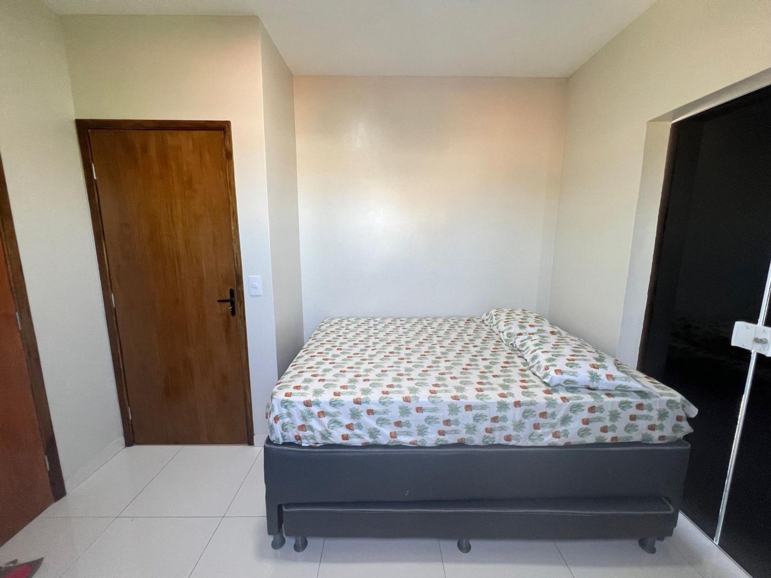 Apartamento na Praia de Atalaia ampla com área de lazer ideal para famílias grandes