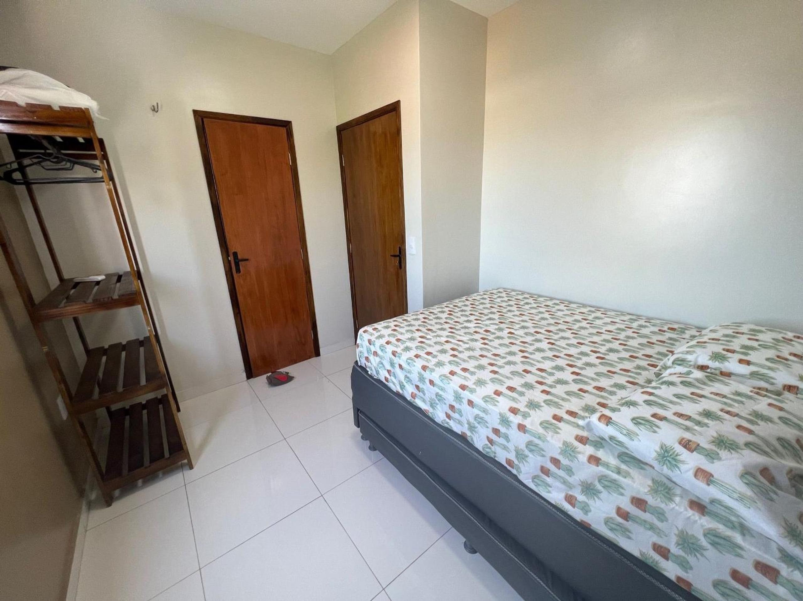 Apartamento na Praia de Atalaia ampla com área de lazer ideal para famílias grandes