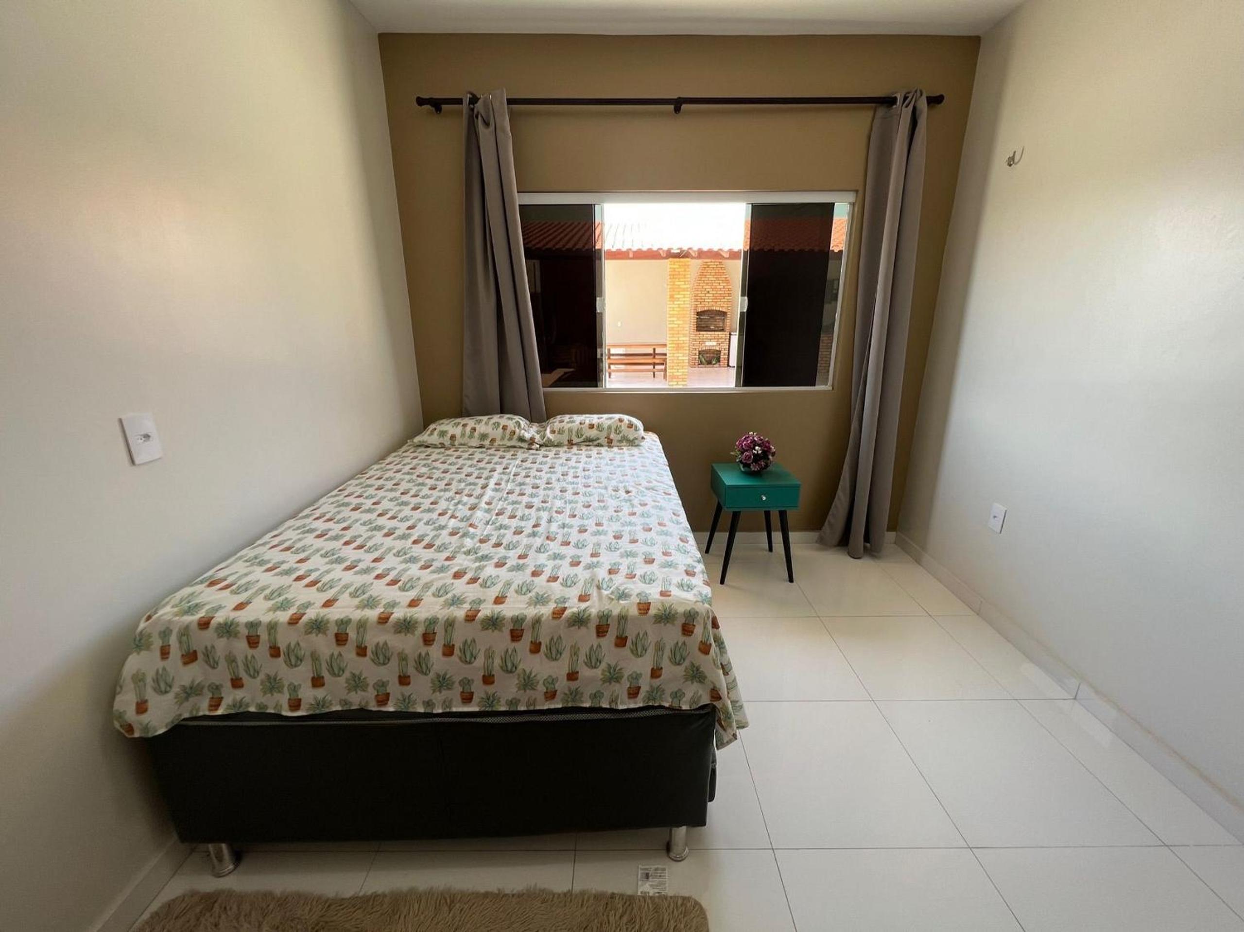 Apartamento na Praia de Atalaia ampla com área de lazer ideal para famílias grandes