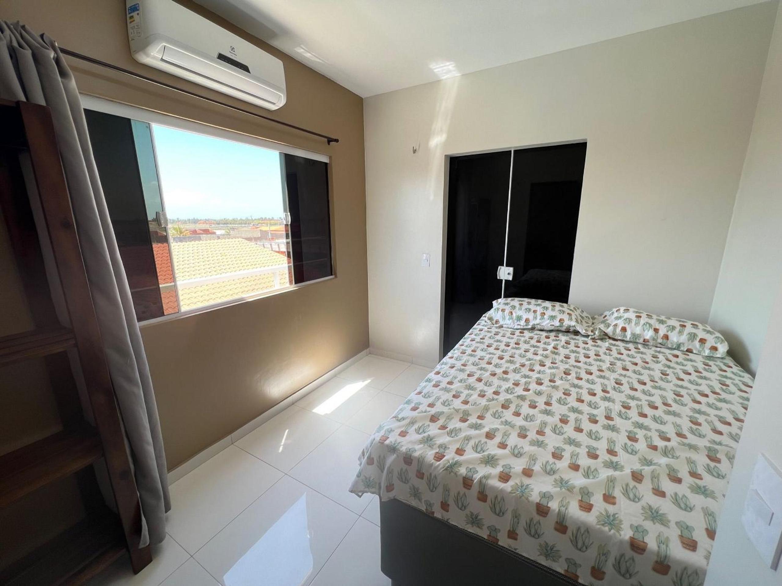 Apartamento na Praia de Atalaia ampla com área de lazer ideal para famílias grandes
