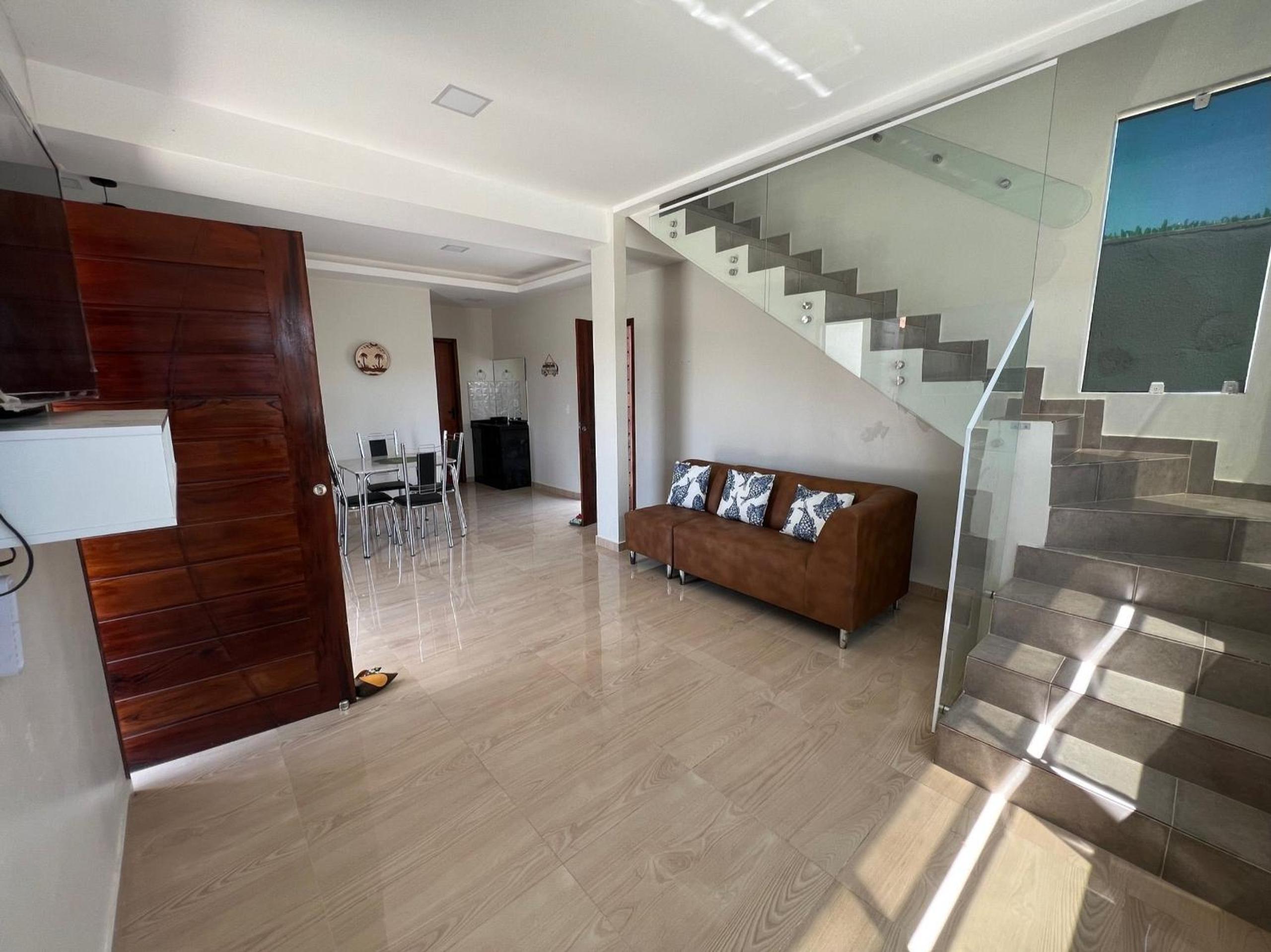 Apartamento na Praia de Atalaia ampla com área de lazer ideal para famílias grandes