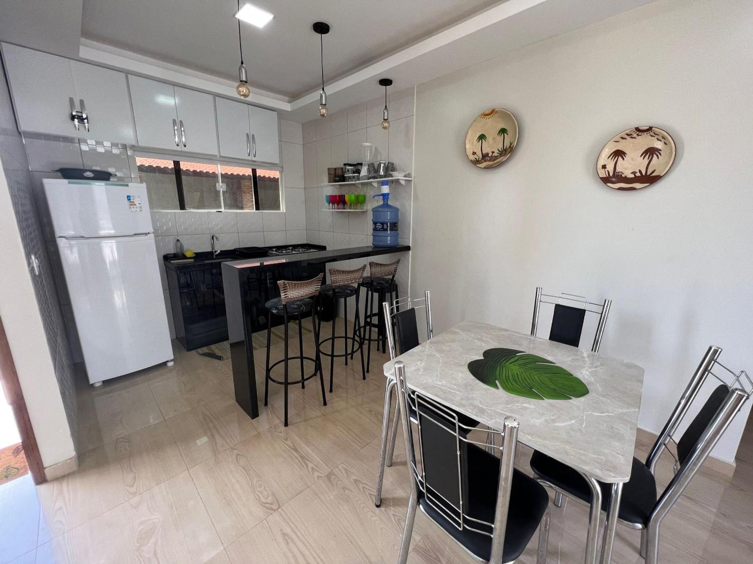 Apartamento na Praia de Atalaia ampla com área de lazer ideal para famílias grandes