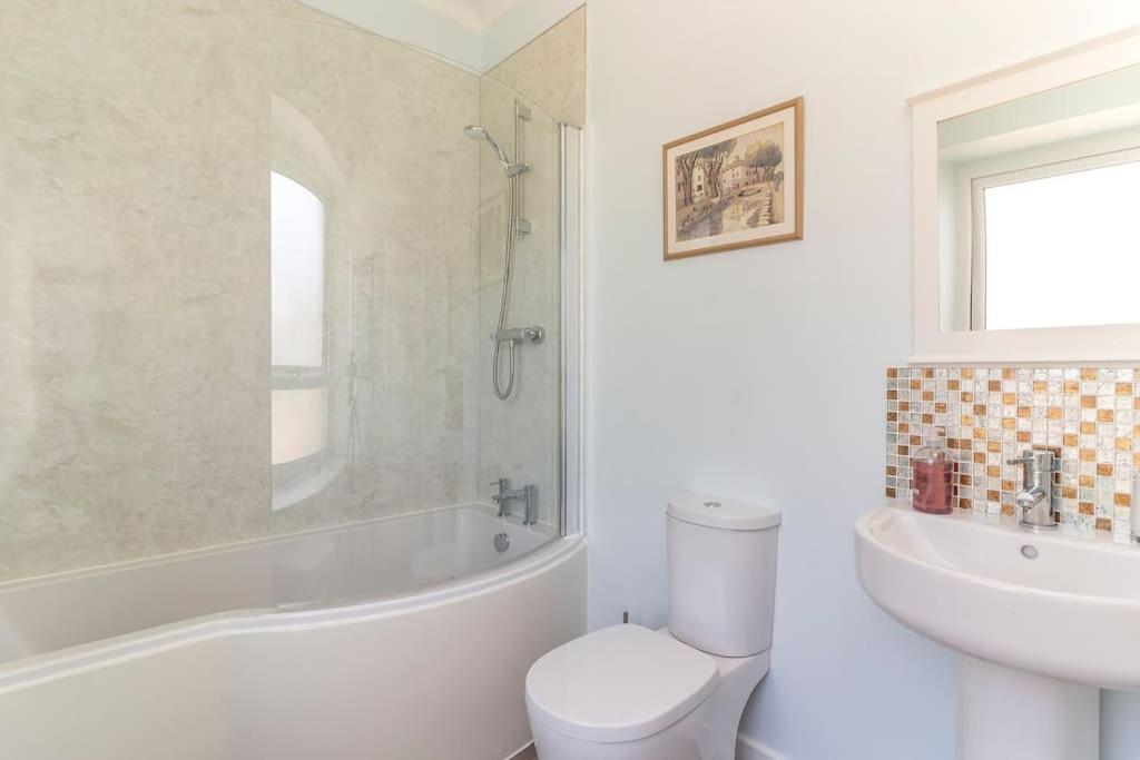 Folly View - Private, peaceful apartment with stunning views. view 4