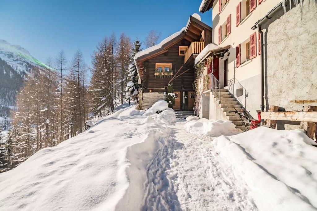 Hotel "CHALET dei FIORI" room & apartment - Image 1