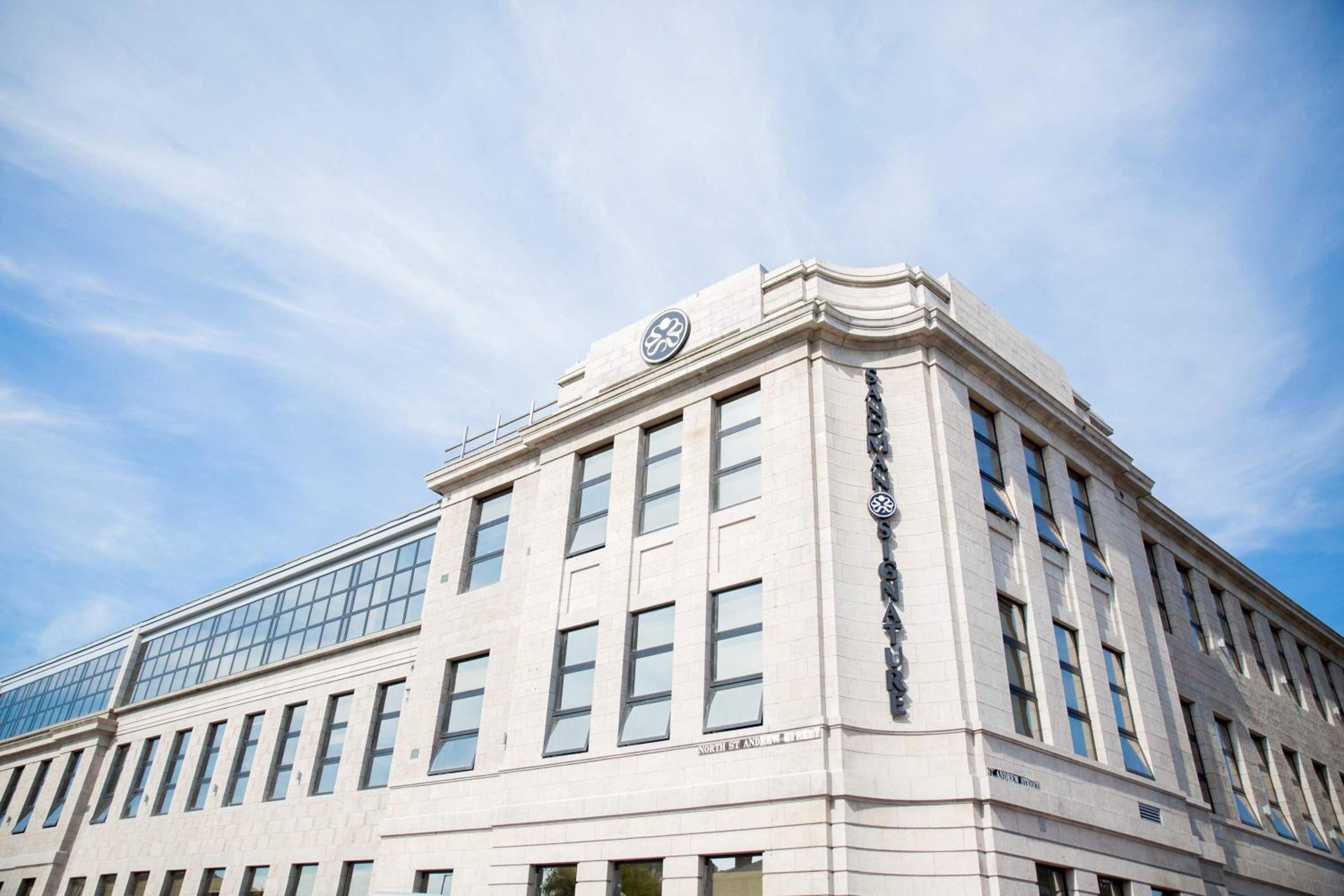 Hotel Sandman Signature Aberdeen Hotel & Spa - Image 1