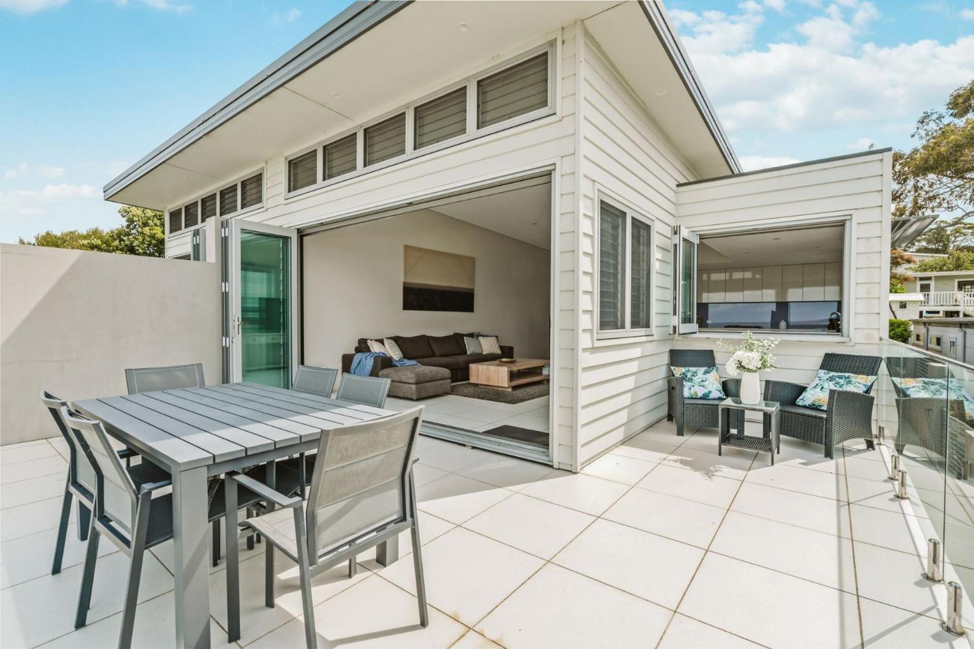 Allure at Hyams Beach - seconds to white sands