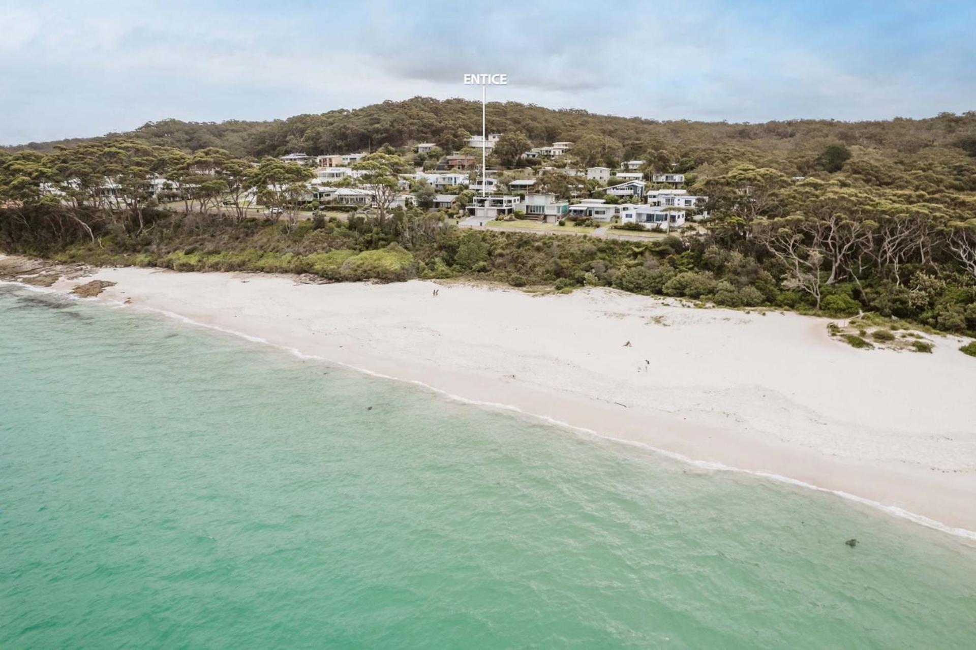 Entice at Hyams - pet-friendly beachfront home