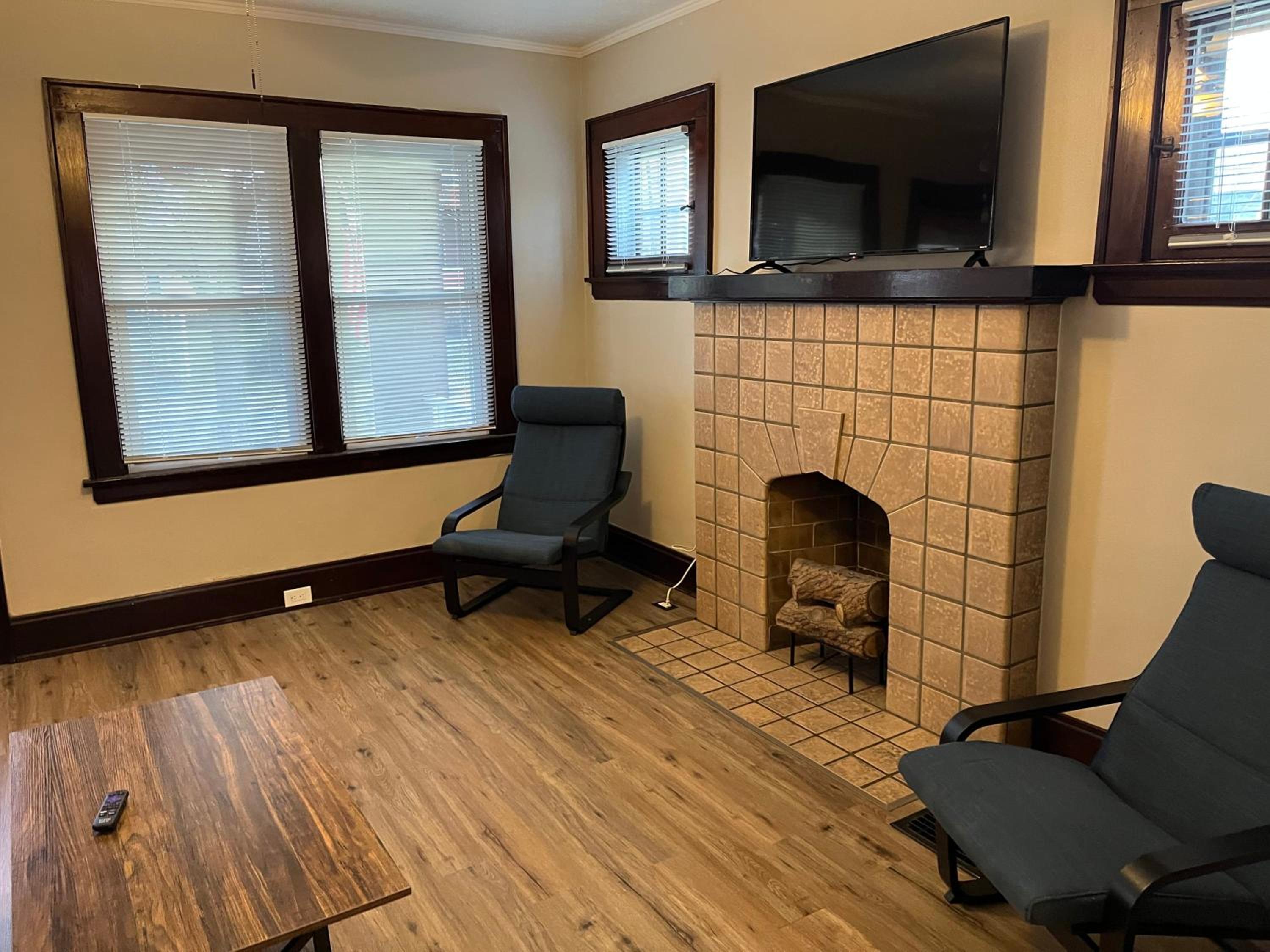 Hudson #1 Private Two Bed near Xavier & Downtown