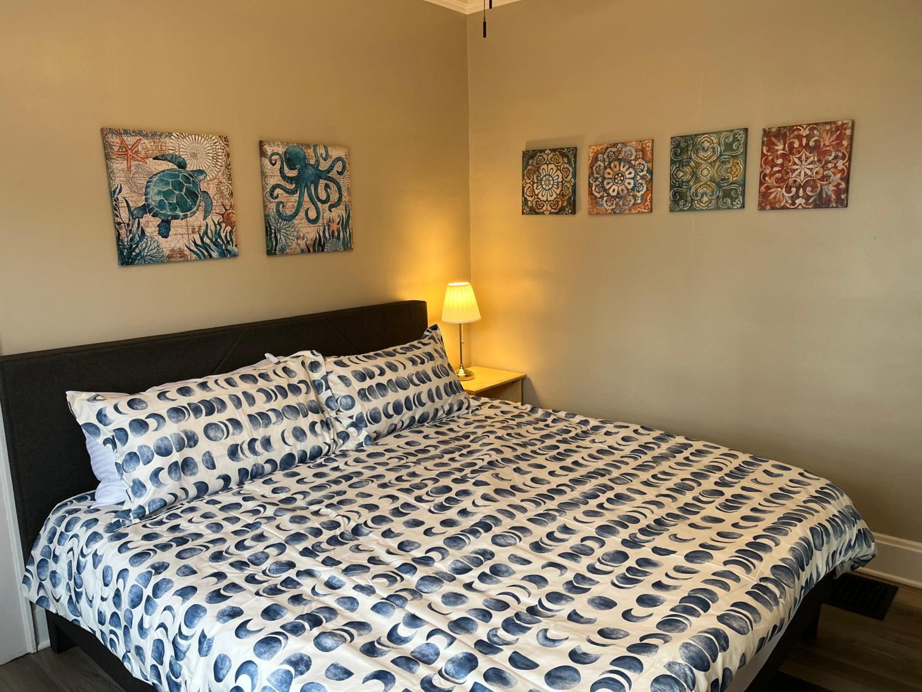Hudson #1 Private Two Bed near Xavier & Downtown