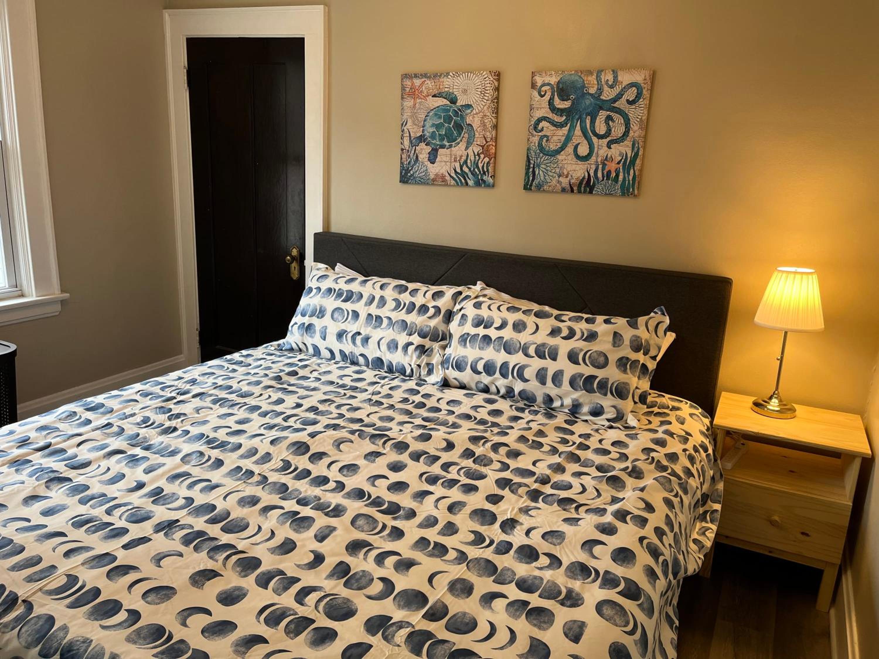 Hudson #1 Private Two Bed near Xavier & Downtown
