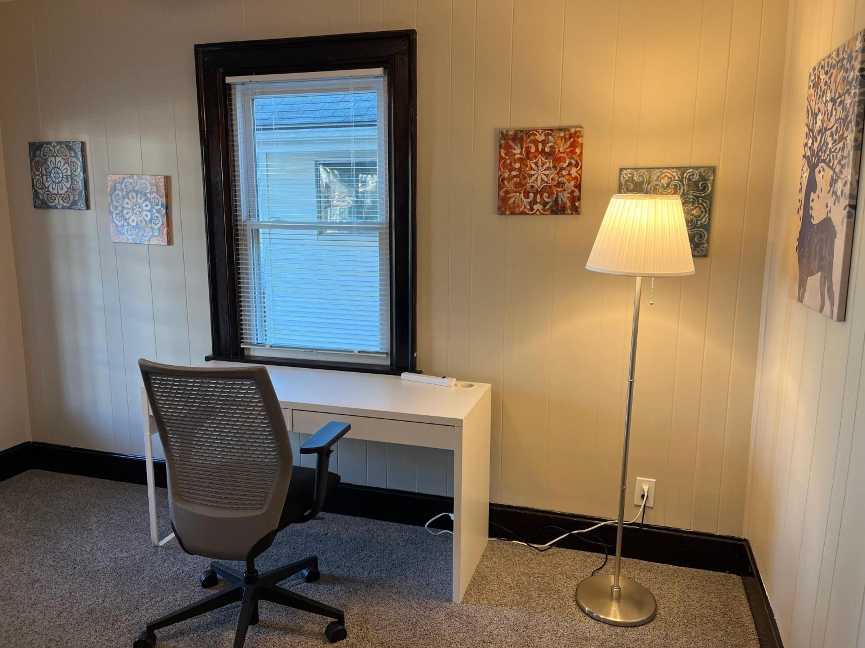 Hunter #1, Private One Bed near Xavier & Downtown view 5